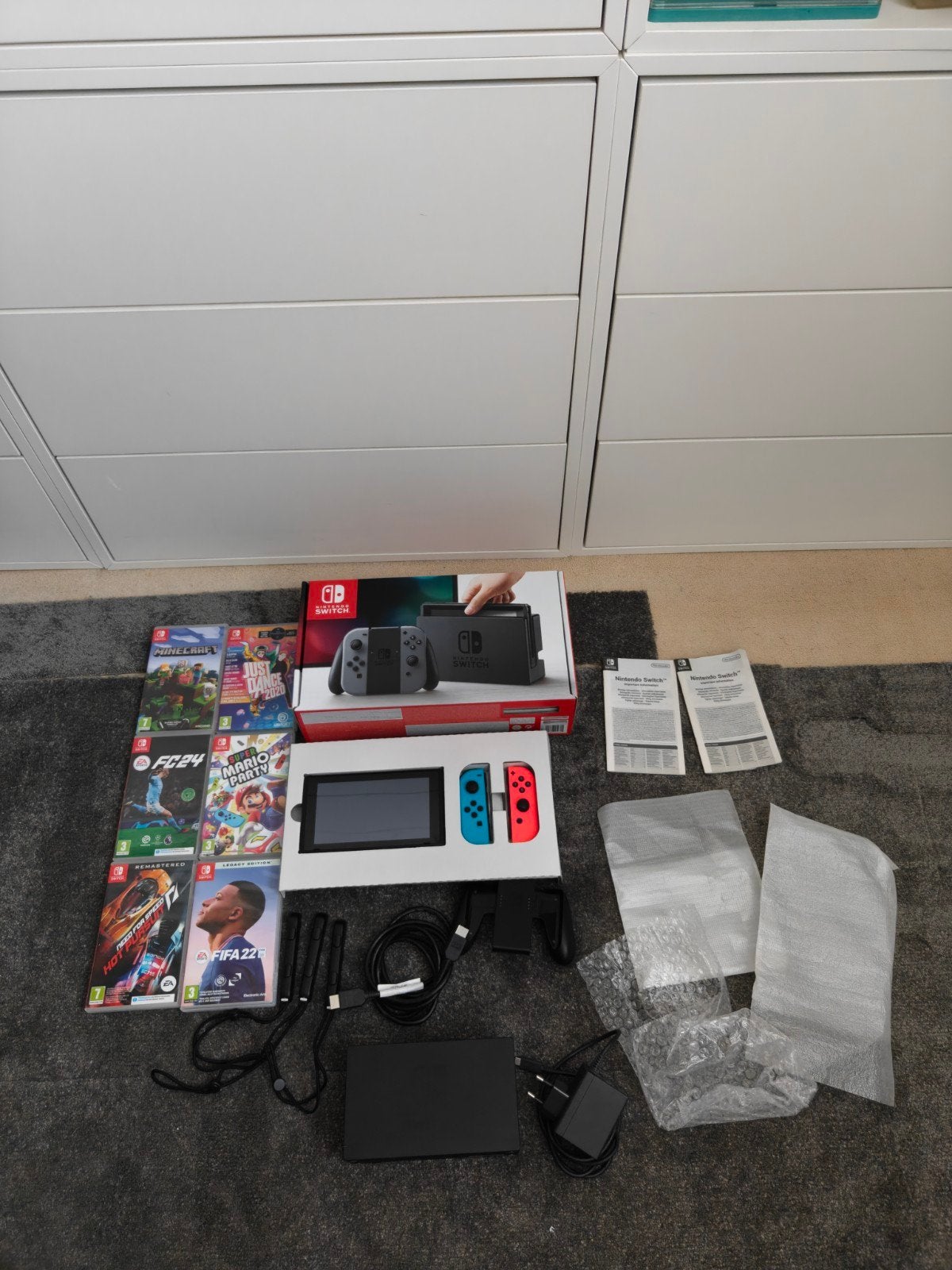 Nintendo Switch V2 Compleet + 6 Games | Zo goed als nieuw, Spelcomputers en Games, Switch 2019 Upgrade, Met games, Met 2 controllers