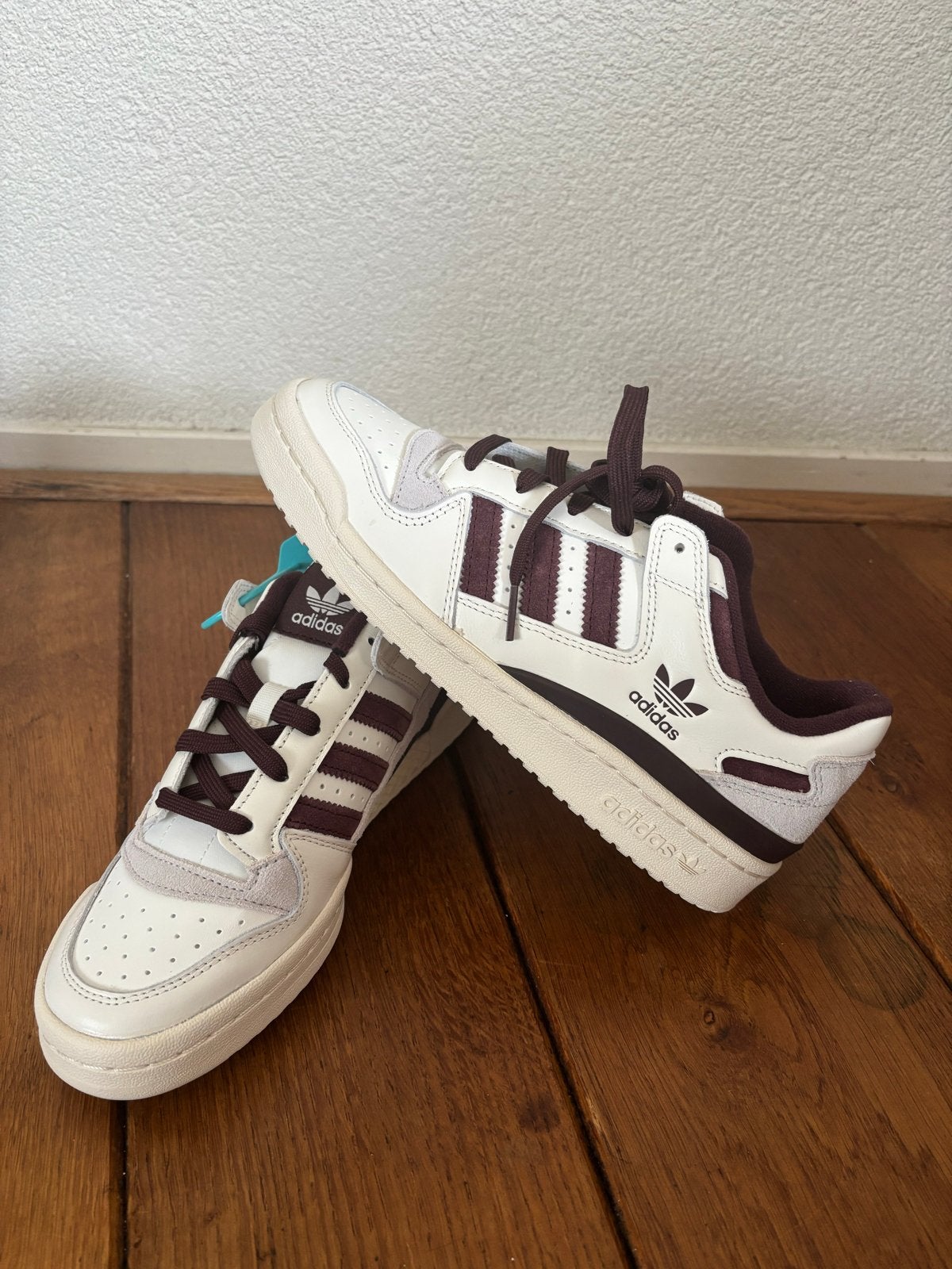 Adidas Forum Low CL - Crème/Donkerrood - Maat 39 1/3, Ophalen of Verzenden, Nieuw, Overige kleuren, Sneakers of Gympen