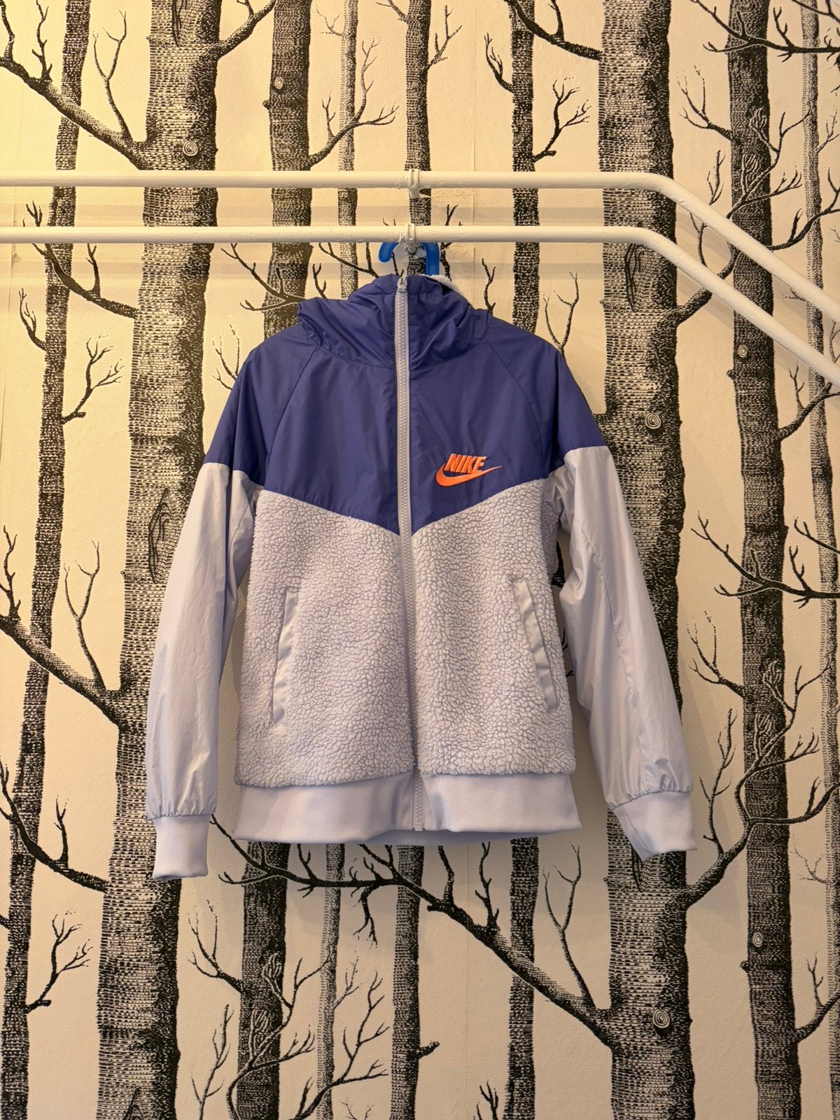 Nike vest lila met donker paars maat 128, Ophalen of Verzenden, Zo goed als nieuw, Meisje, Trui of Vest