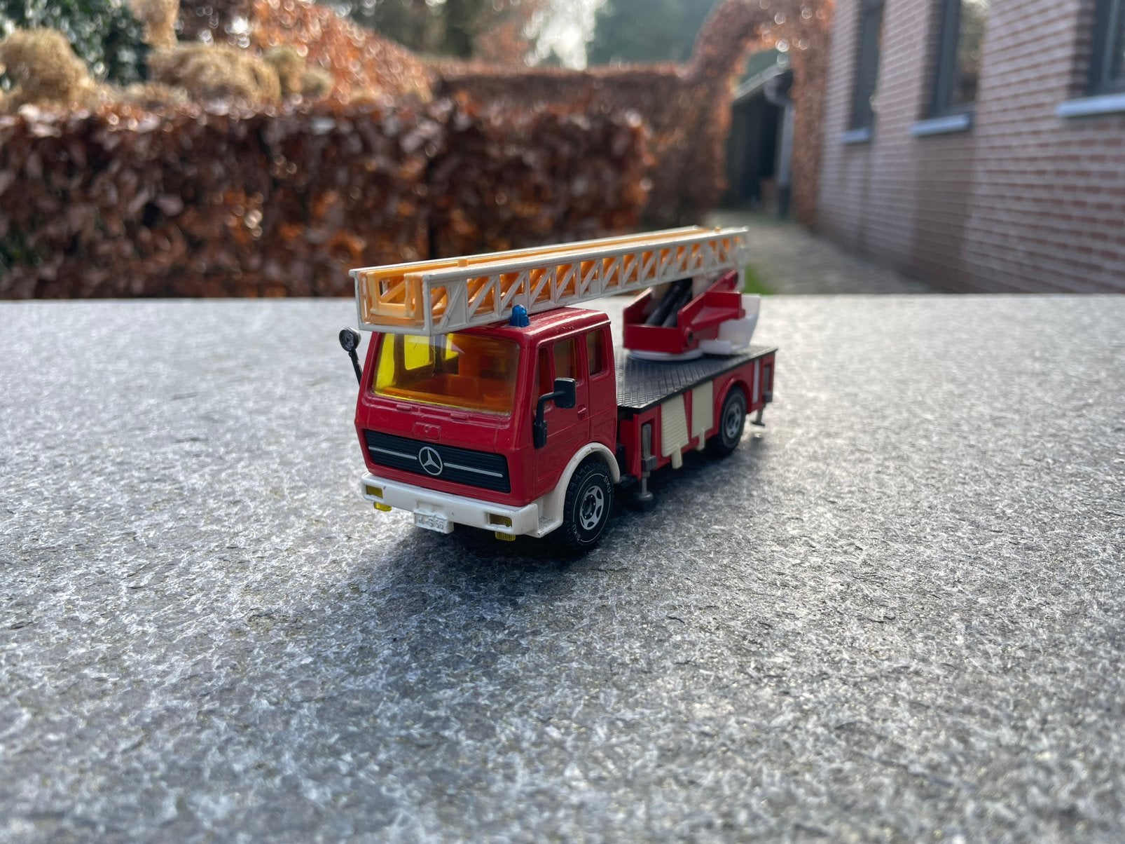 Siku 2819 - Mercedes 2232 ladderwagen brandweer, Ophalen of Verzenden, Zo goed als nieuw, Bus of Vrachtwagen, SIKU
