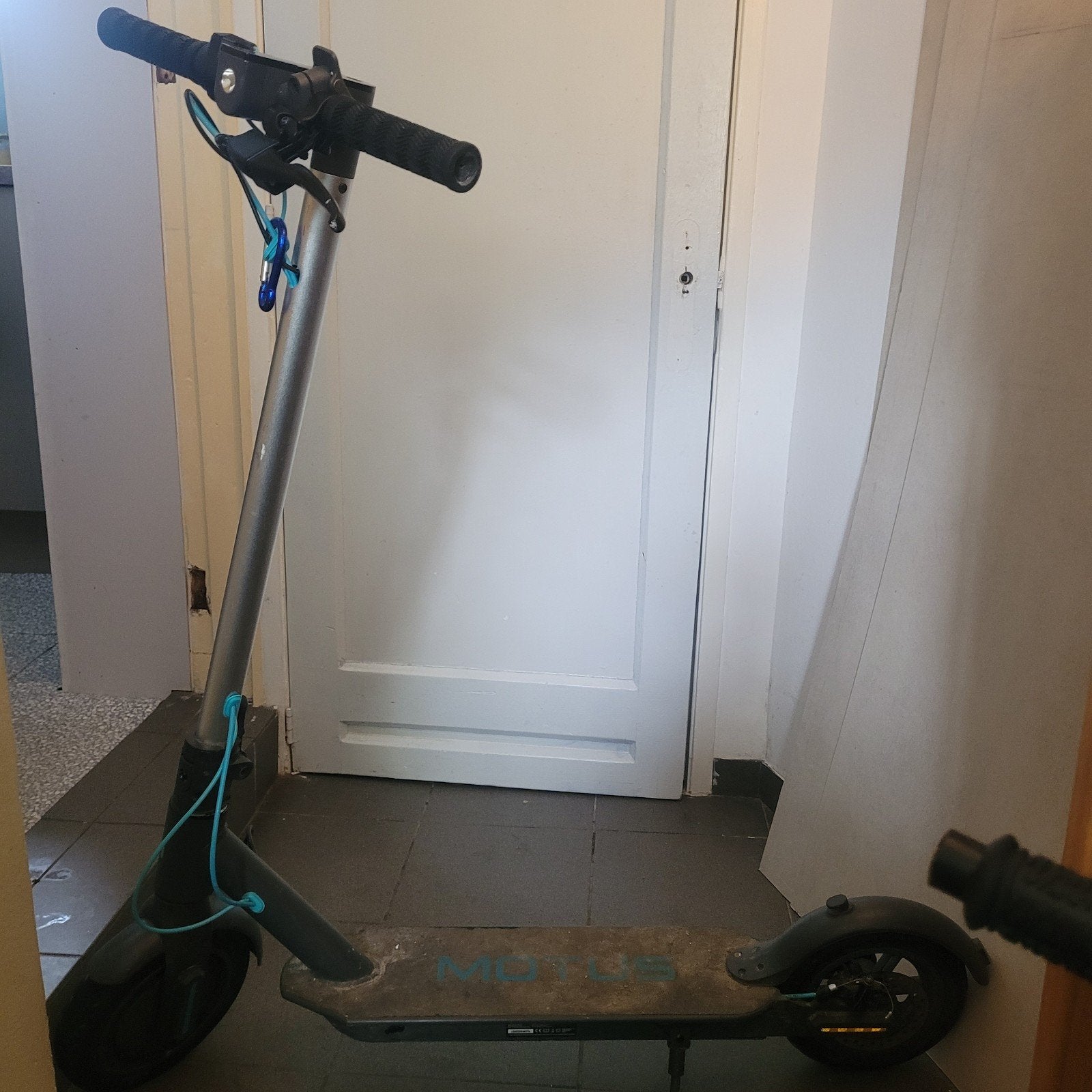 Motus elektrische step (E-scooter)Voor een handig persoon!, Fietsen en Brommers, Ophalen, Gebruikt, Elektrische step (E-scooter)
