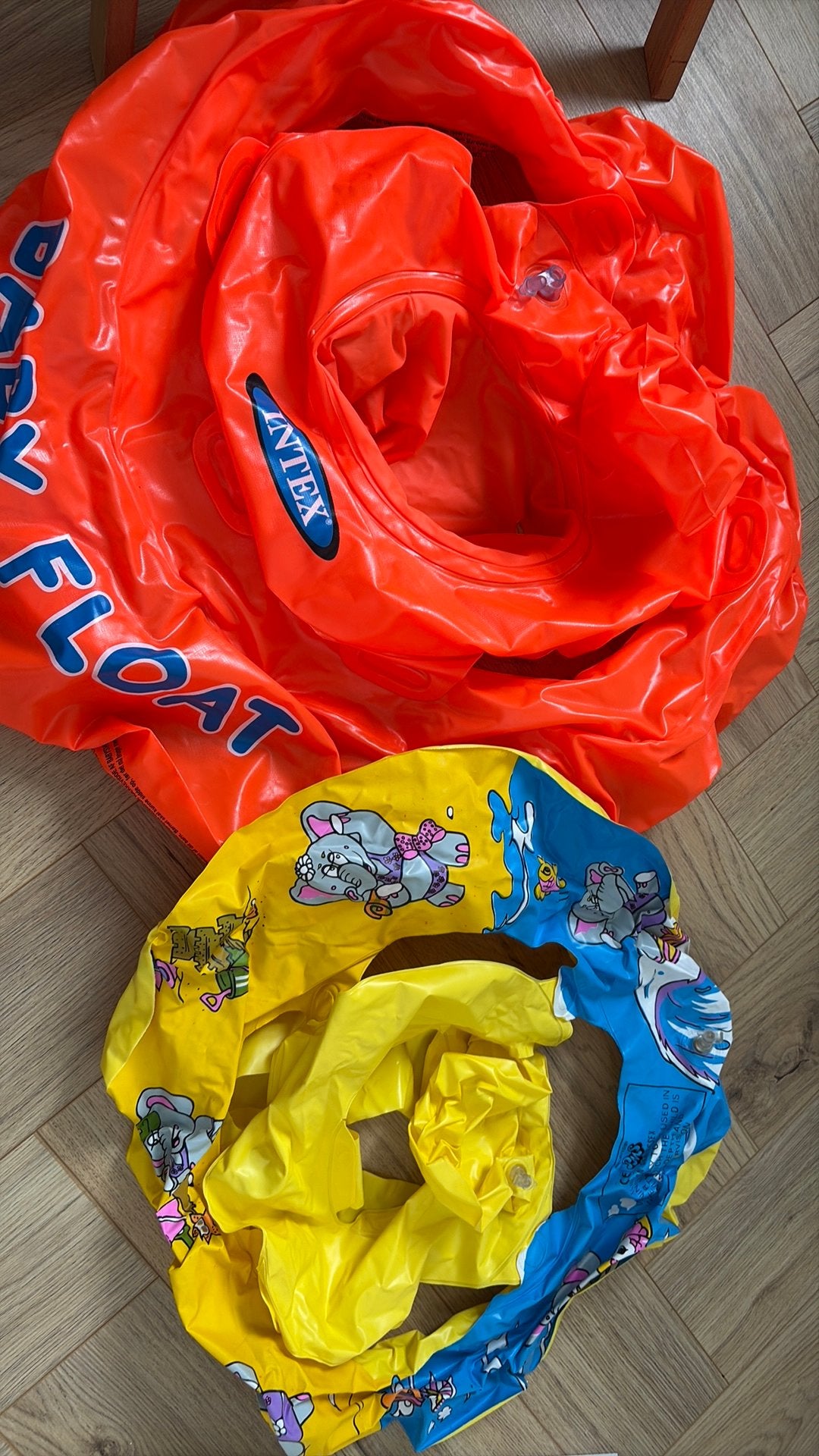 2x baby zwemband, Kinderen en Baby's, Babykleding | Baby-zwemkleding, Jongetje of Meisje, One size, Ophalen of Verzenden, Zo goed als nieuw