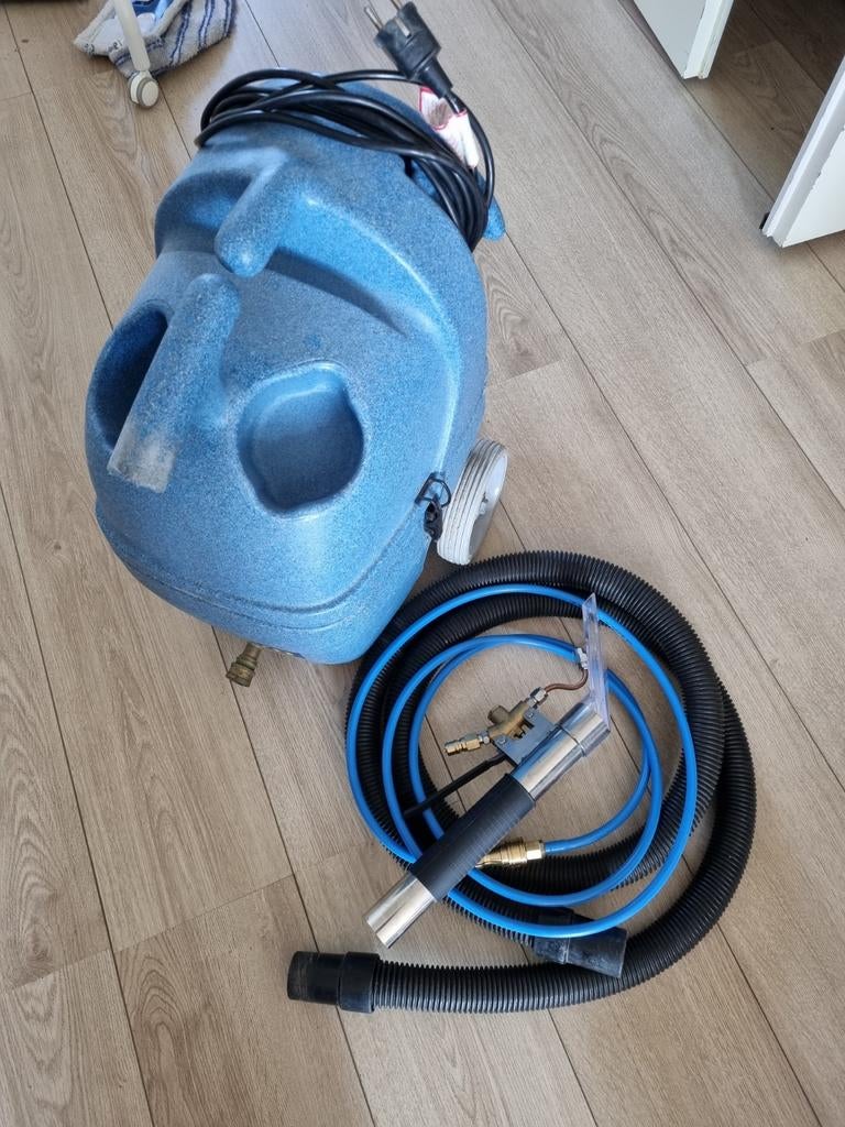 Tapijtreiniger / Meubelreiniger - bravo 300 carpet cleaning, Gebruikt, Ophalen of Verzenden, Waterstofzuiger, Reservoir