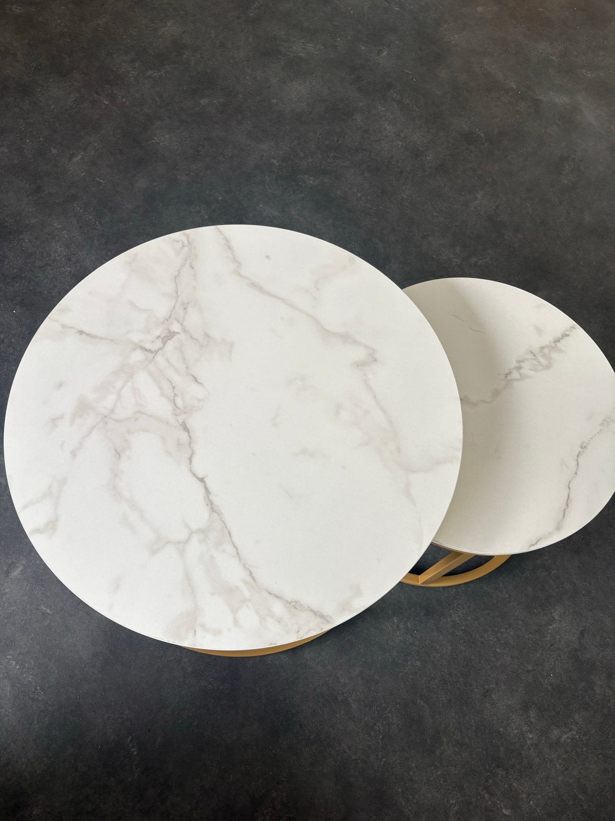 Nieuwe salontafels set (2 stuks) - Marmerlook & Goud, Huis en Inrichting, Tafels | Bijzettafels, Metaal of Aluminium, Rond, Nieuw