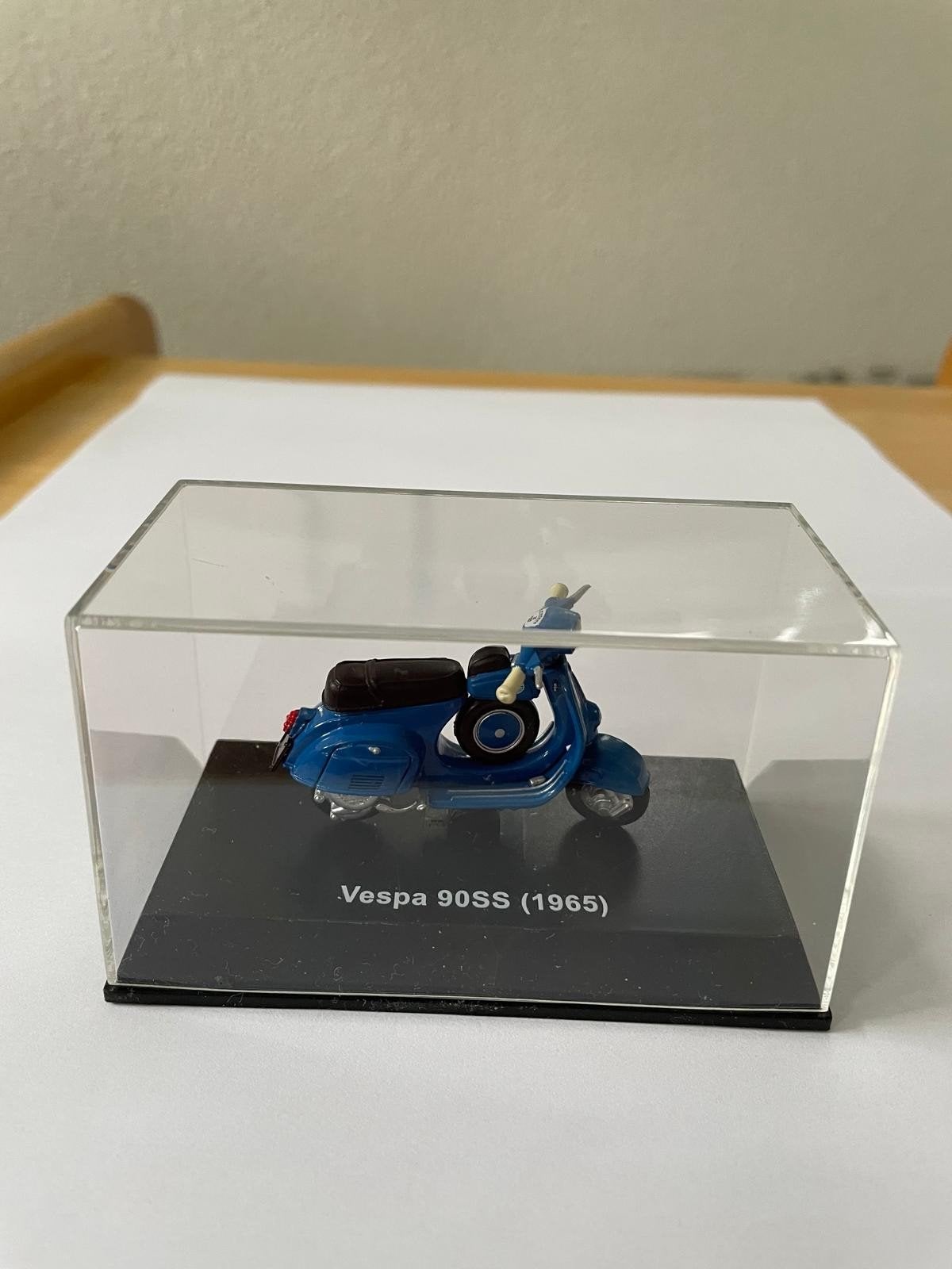 Origineel miniatuur model Vespa 1:32, Ophalen of Verzenden, Nieuw, Overige typen, Overige merken