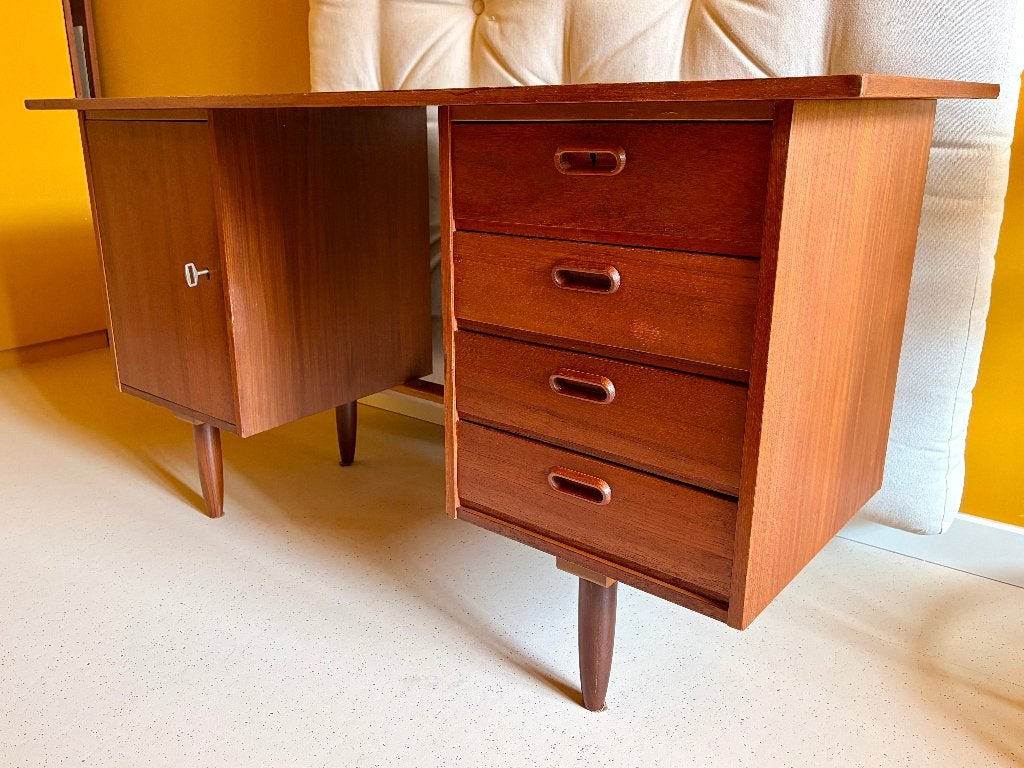 Deens vintage teak bureau jaren 60 midcentury design, Huis en Inrichting, Bureaus, Gebruikt, Vintage, Bruin, Met lades, Opbergruimte