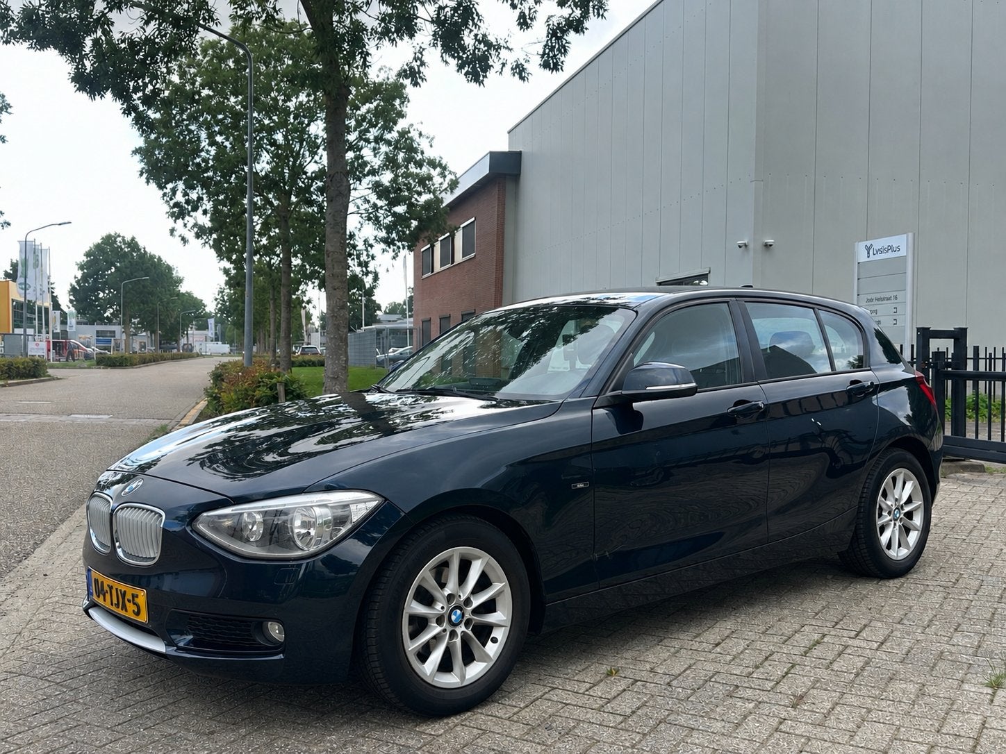 BMW 116i Automaat – Goed onderhouden - Deur schade, 4 cilinders, Blauw, Origineel Nederlands, 1200 kg