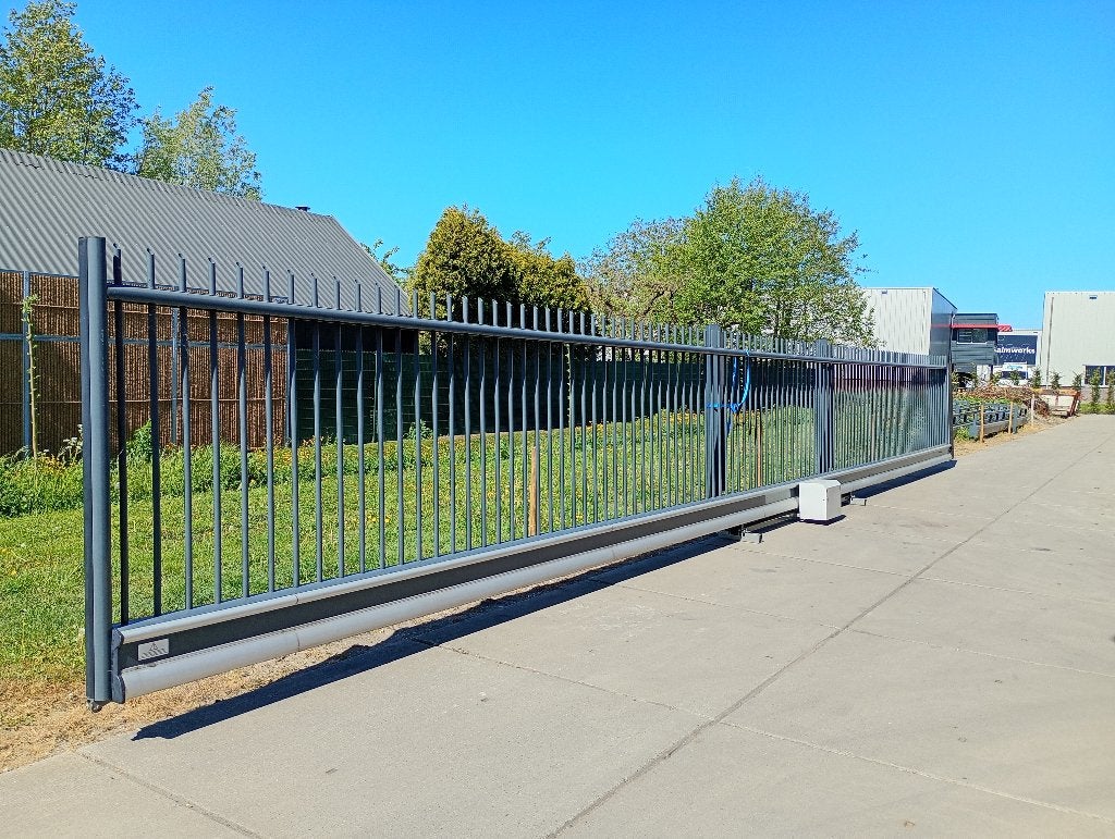 Vrijdragende Elektrische Aluminium Schuifpoort 1200x200, Ophalen, Met poort, Gebruikt, Aluminium