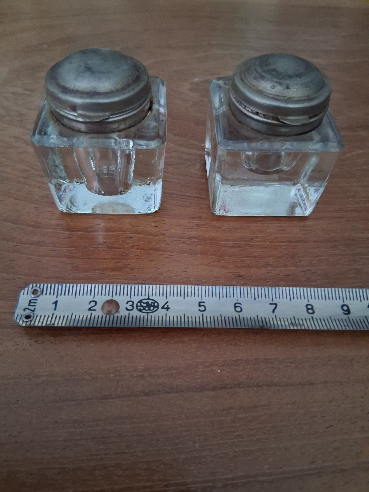 2 inktpotjes met verzilverd dekseltje, Ophalen of Verzenden