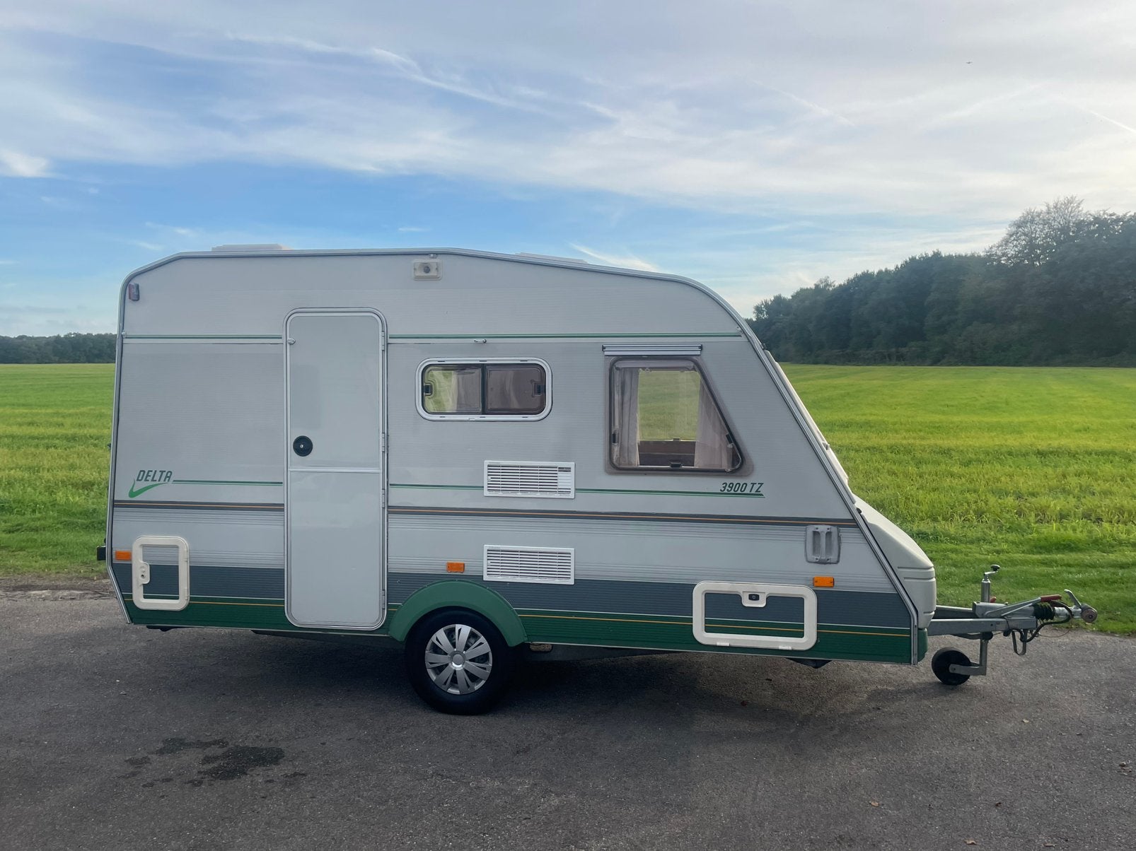 Delta 3900 TZ 1997 caravan, Caravans en Kamperen, Treinzit, Particulier, Fietsenrek, Delta