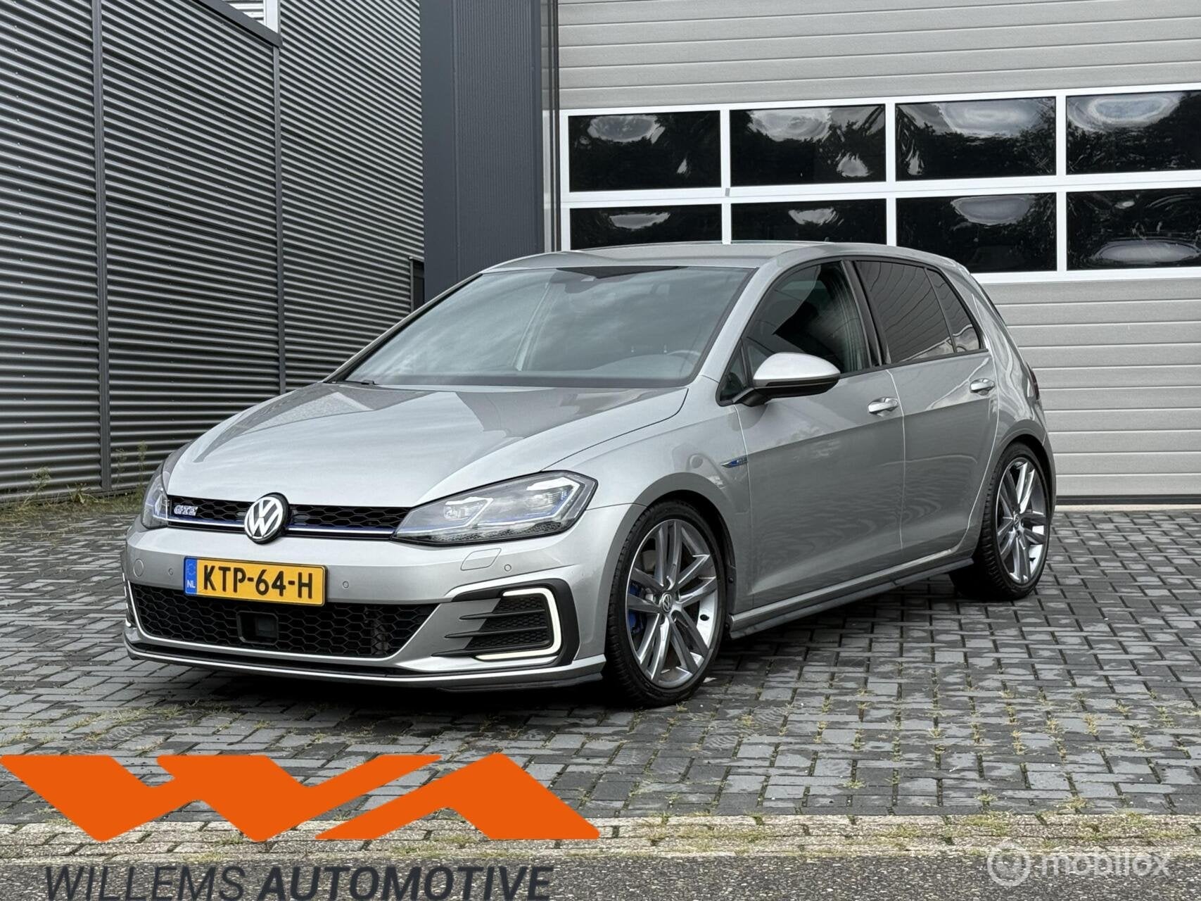 Volkswagen Golf 1.4 TSI GTE 204PK|ACC|Camera|Leder-Alcantara, 4 cilinders, Leder, Zilver of Grijs, Hatchback