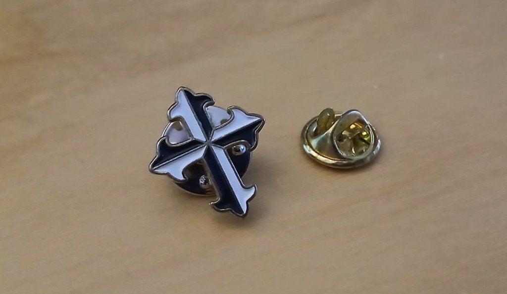 Metalen Dominicanenkruis – Elegante, Vergulde, Ophalen of Verzenden, Nieuw, Overige onderwerpen, Speldje of Pin