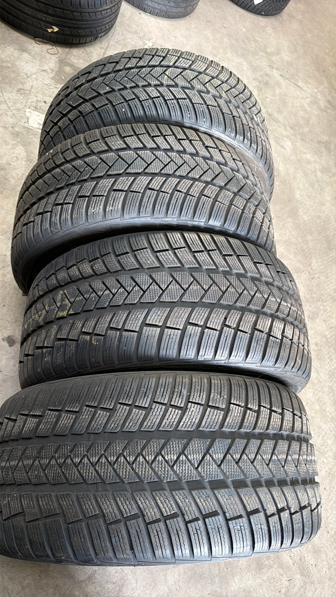 Porsche macan winterset 265/40-21 en 295/35-21 vredestein, Ophalen, Gebruikt, 295 mm, Band(en)