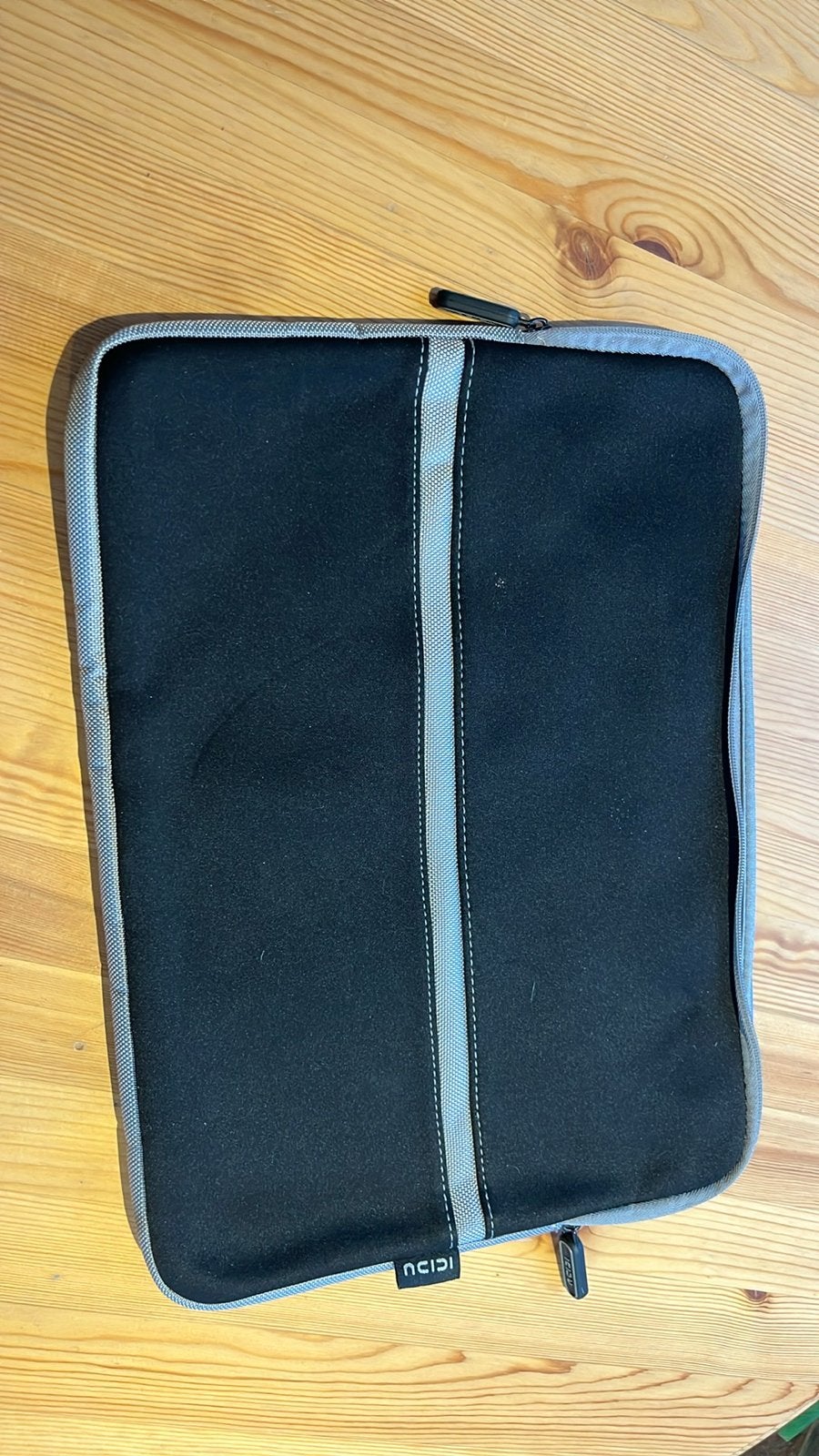 Zwarte laptophoes met grijze accenten, Computers en Software, Ophalen of Verzenden, 15 inch, Gebruikt