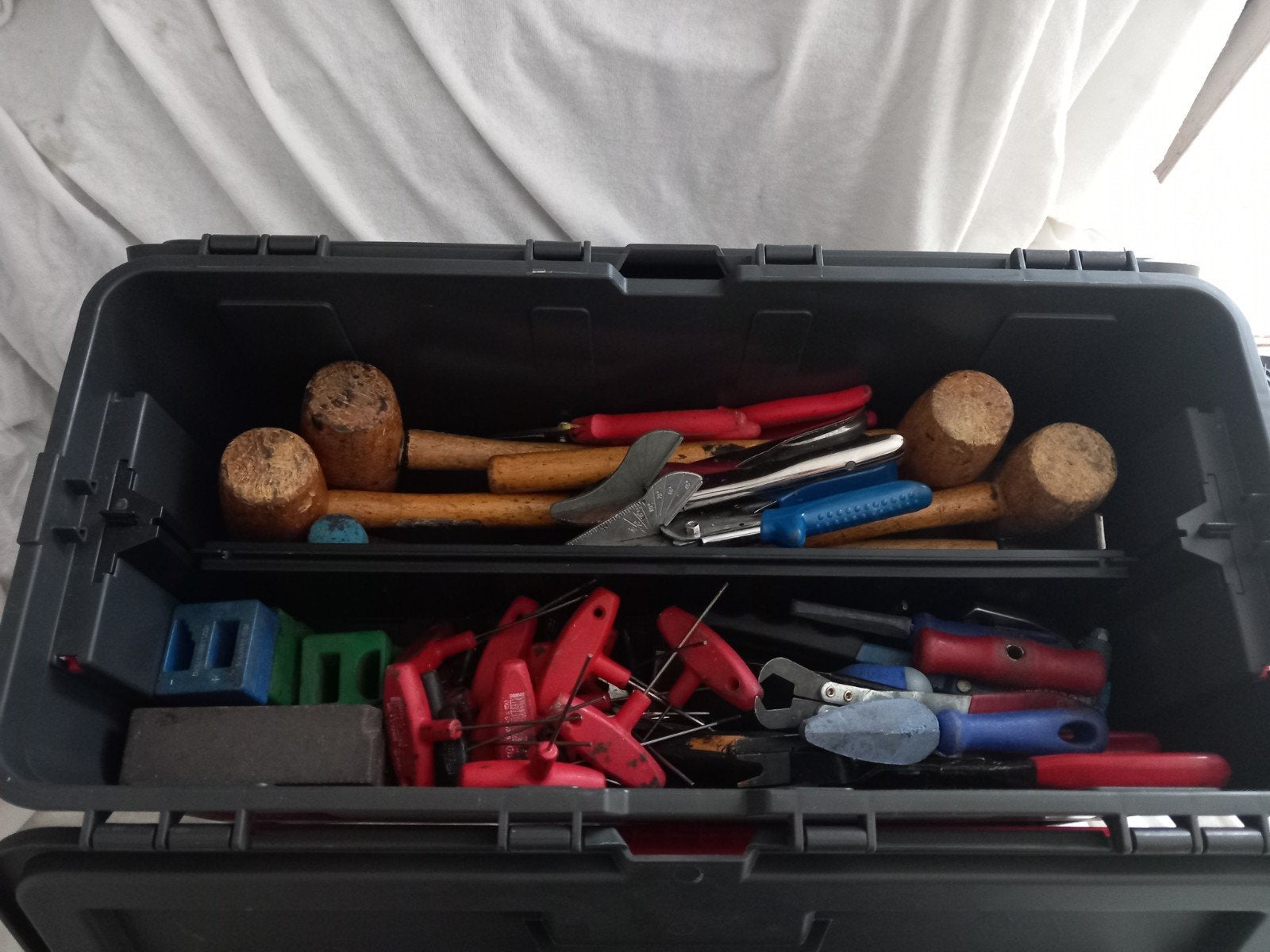 gereedschapskist met proffesioneel autoruit demontage tools, Auto diversen, Ophalen