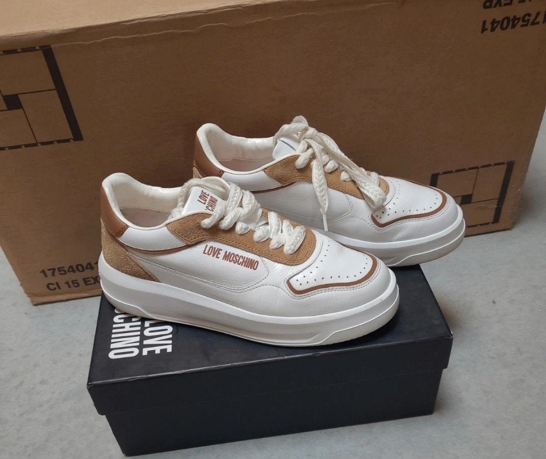 Love Moschino sneakers maat 40, Love Moschino, Wit, Ophalen of Verzenden, Sneakers of Gympen