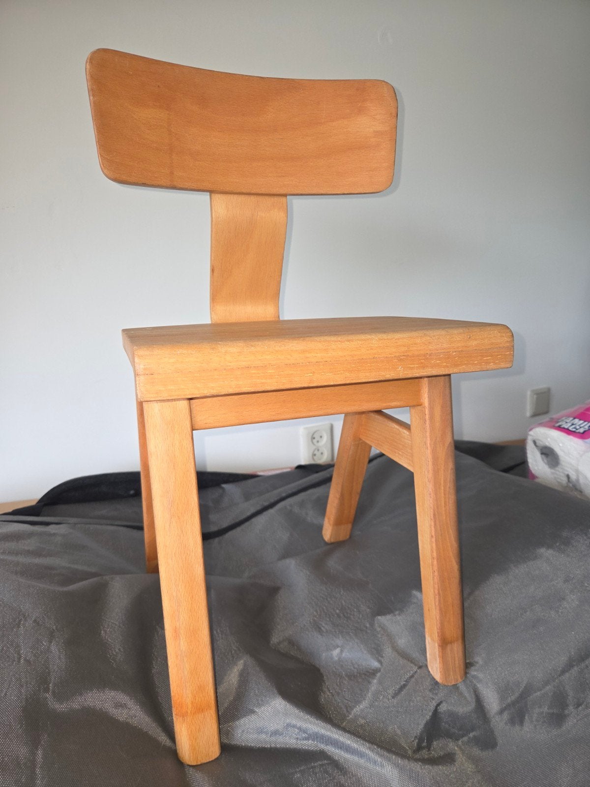 2 houten kinder stoeltjes, gebruikt met lichte mankementen, Ophalen, Gebruikt, Twee, Bruin