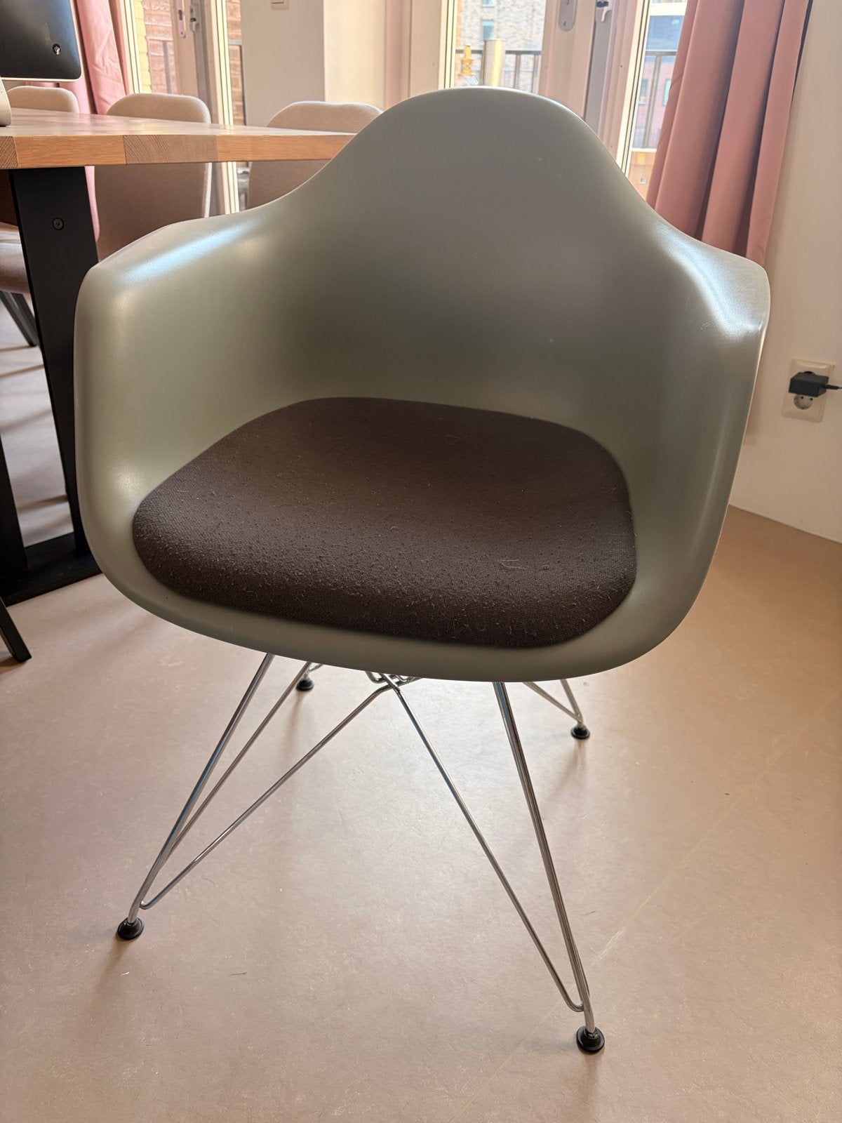 Vitra Eames DAW stoelen (2017) - Gebruikt, Ophalen, Kunststof, Gebruikt, Twee