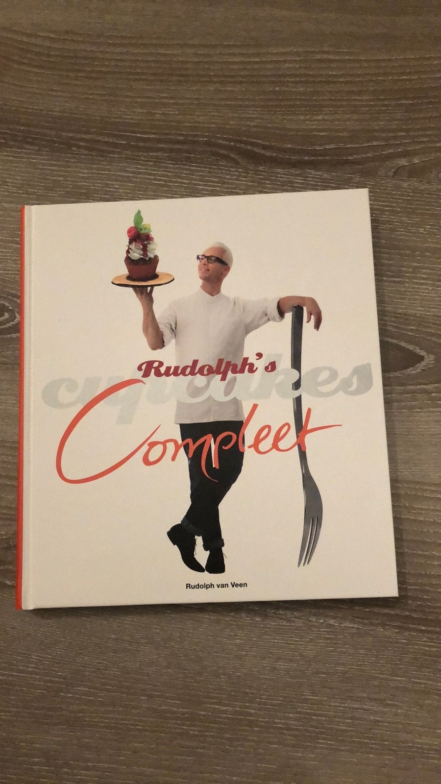 Kookboek; Rudolph van Veen cupcakes compleet, Boeken, Ophalen of Verzenden, Zo goed als nieuw