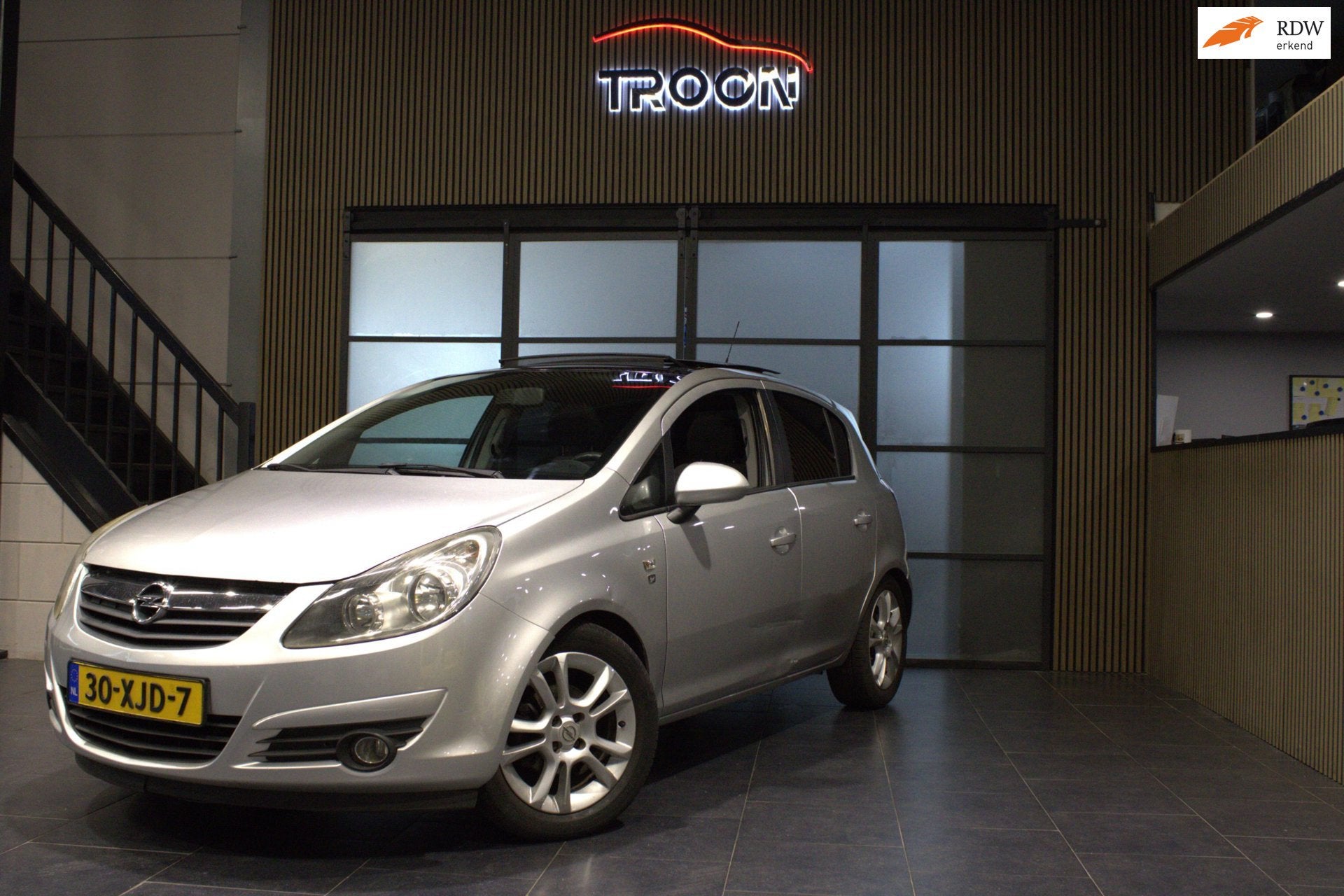 Opel Corsa Opel Corsa 1.4 | Panoramadak | Apple CarPlay & An, Auto's, Opel, Skiluik, Gebruikt, 4 cilinders, 49 €/maand
