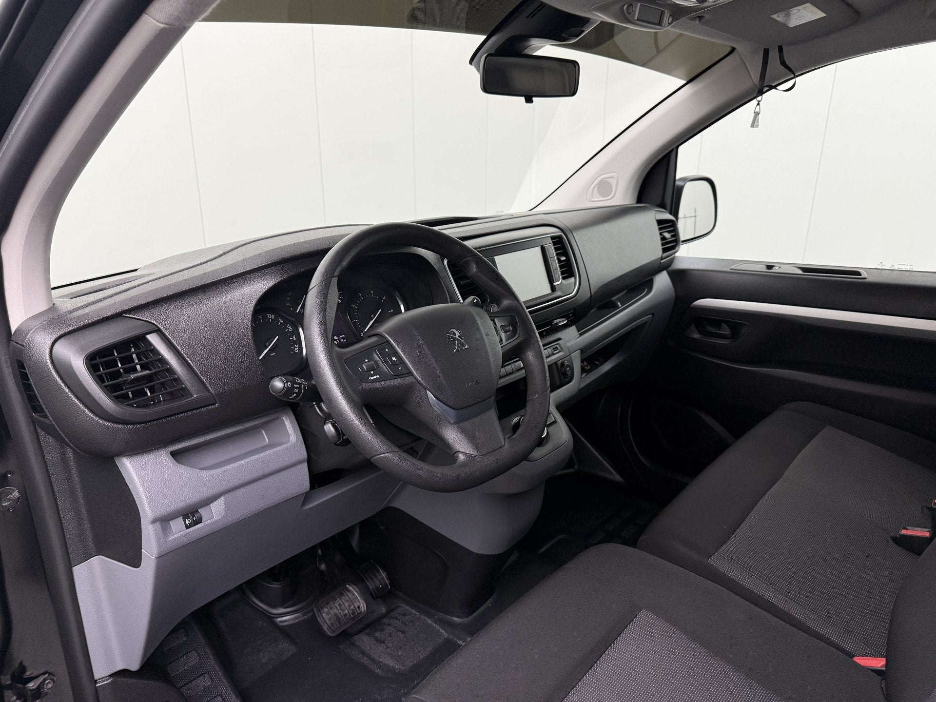 Peugeot Expert 2.0HDI 177PK Automaat Dubbele Cabine Exclusiv, Gebruikt, 4 cilinders, 2500 kg, Zwart