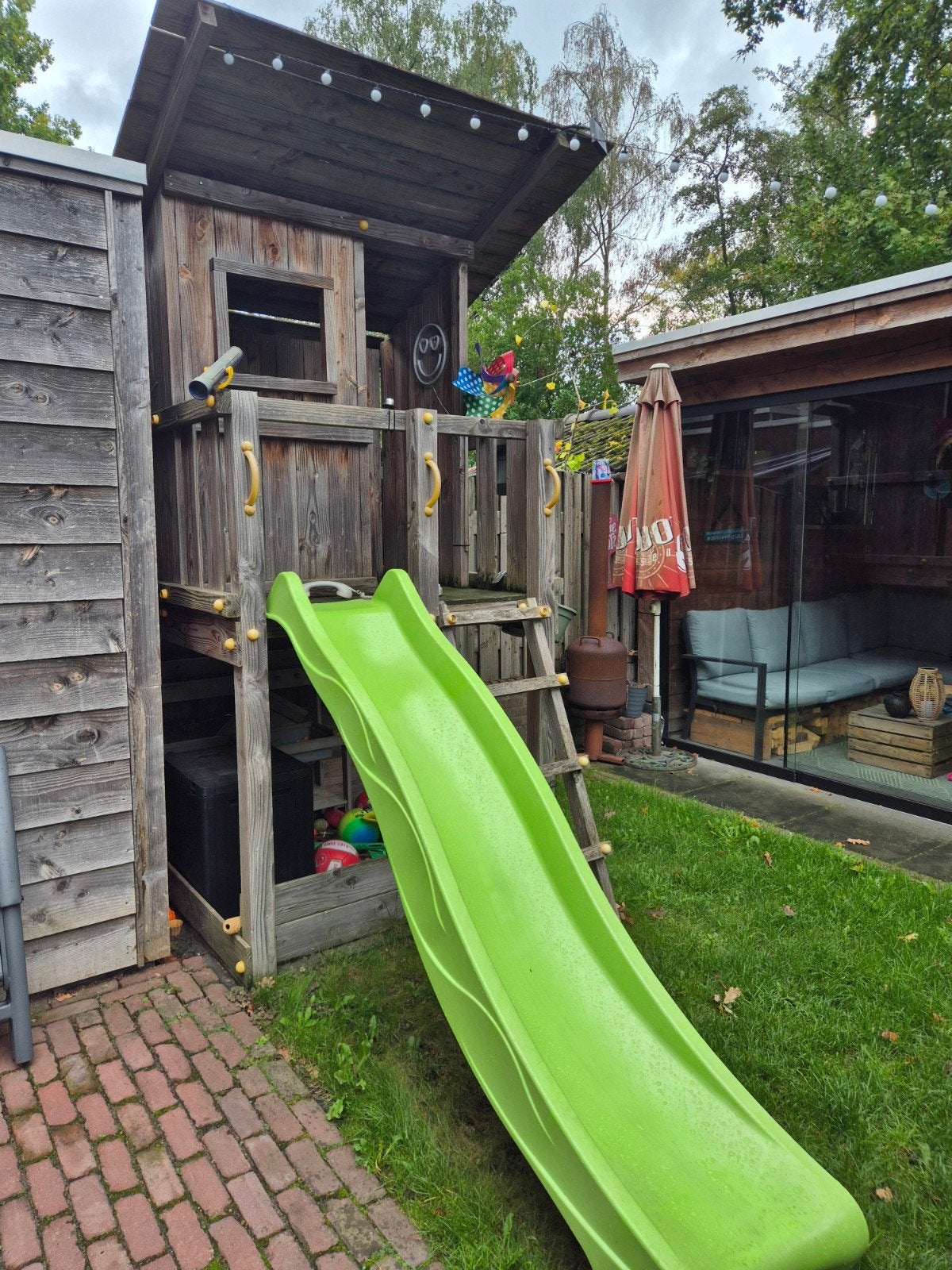 Houten speelhuisje met glijbaan, Ophalen, Gebruikt, Glijbaan