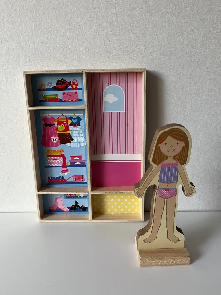 Magnetische aankleedpop + kledingkast, Ophalen, Zo goed als nieuw, Poppenhuis