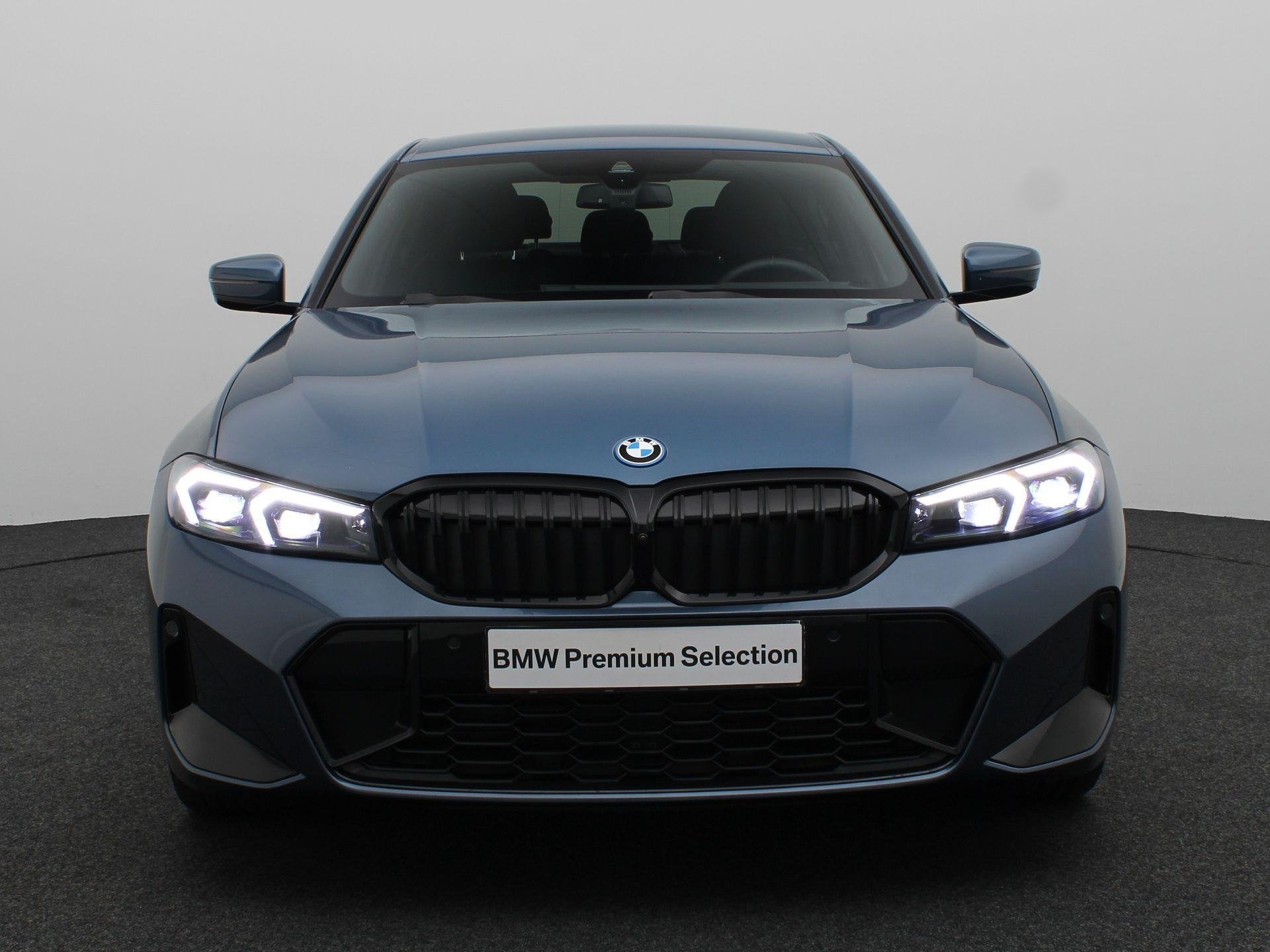 BMW 3 Serie Sedan 330e M Sportpakket Pro | Innovation Pack |, Automaat, 1998 cc, Gebruikt, 4 cilinders