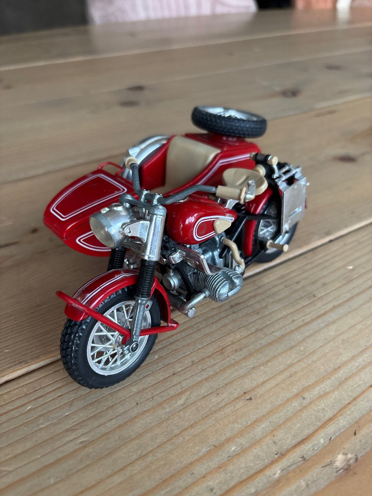 BMW met zijspan (schaalmodel), Ophalen of Verzenden, Zo goed als nieuw, Motor