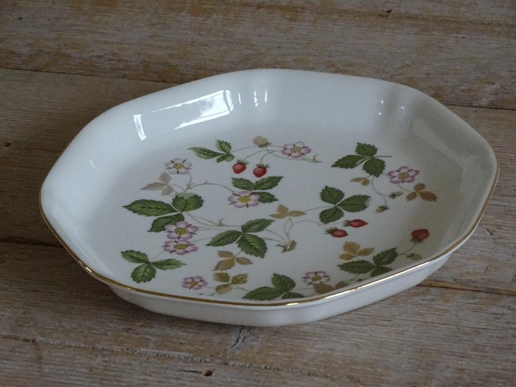 Servies, Wedgwood, WILD STRAWBERRY, zo goed als nieuw, Antiek en Kunst, Ophalen of Verzenden
