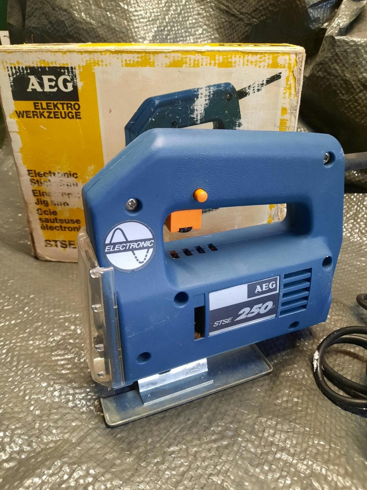 Decoupeerzaag AEG STSE 250, Ophalen, Minder dan 30 mm, AEG, Gebruikt