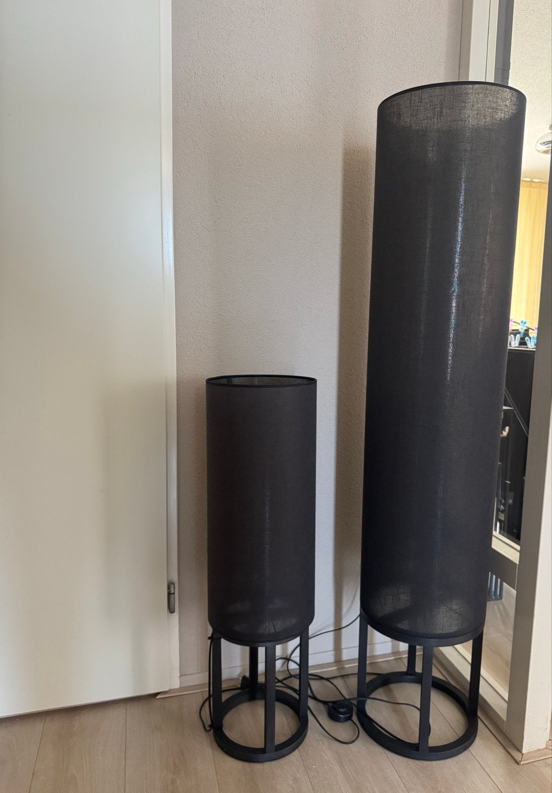 Set van 2 zwarte staande lampen - modern design, Ophalen, Gebruikt, 100 tot 150 cm, E27 (groot)