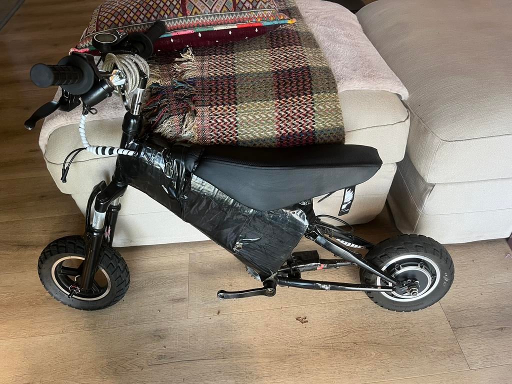 Mini surron MET REM!!! Gaat 68kmph, Ophalen of Verzenden, Zo goed als nieuw