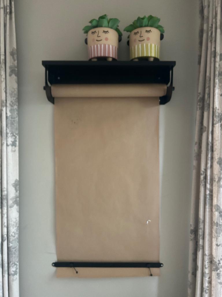 Wandrolhouder met papier, Ophalen, 105 cm, Zo goed als nieuw, 63 cm