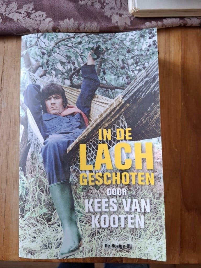 Boek in de lach geschoten, Gelezen, Kees van Kooten, Ophalen of Verzenden, Nederland