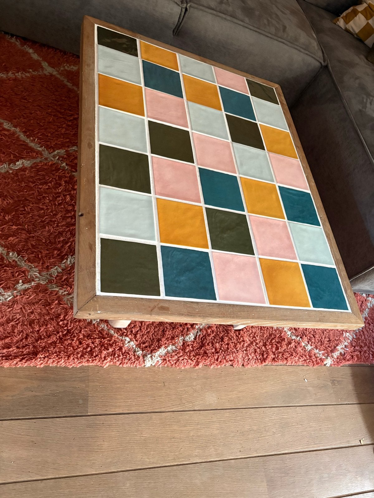 Unieke handgemaakte salontafel voor kleurrijk interieur, Huis en Inrichting, Tafels | Salontafels, Zo goed als nieuw, Minder dan 50 cm