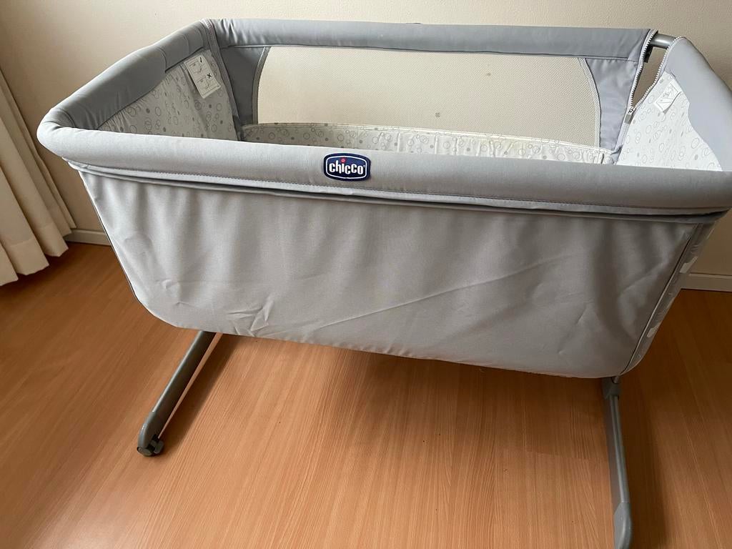 Chicco Next2Me Co-sleeper Wieg - Grijs, Ophalen of Verzenden, Zo goed als nieuw, Wieg