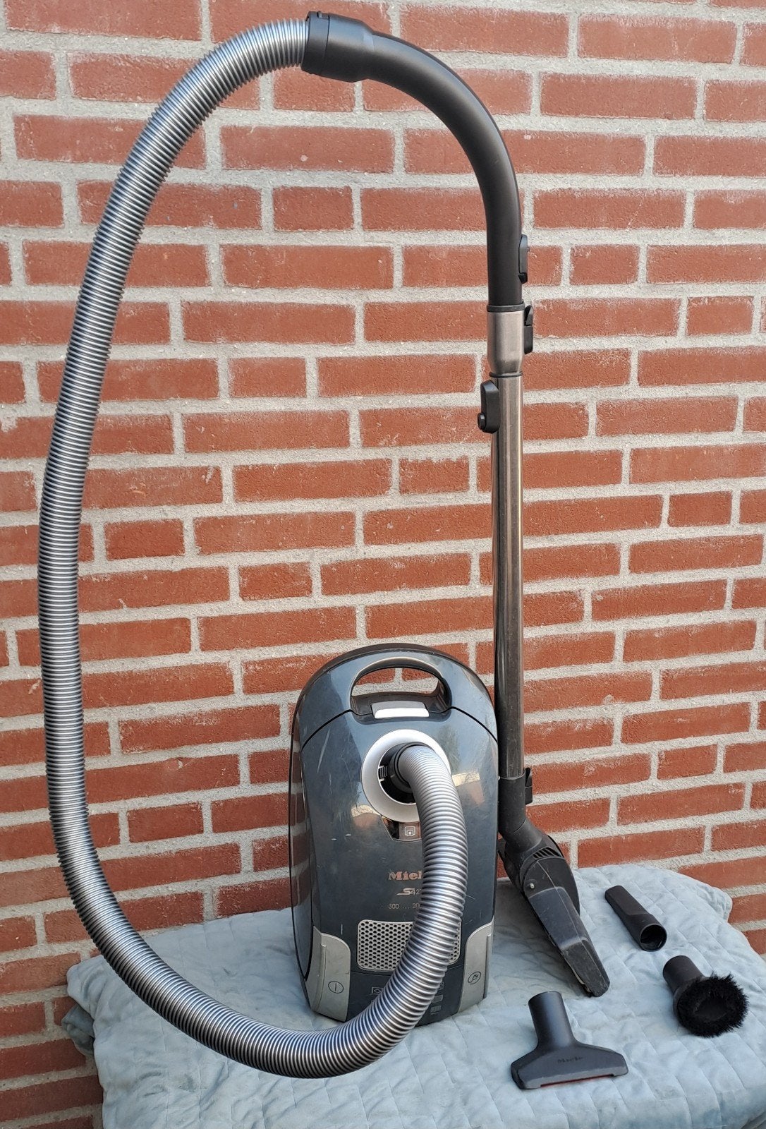 Miele stofzuiger model S4000 (type s4211) nieuwe slang + kop, Stofzak, Gebruikt, Geschikt voor harde vloeren, Ophalen of Verzenden