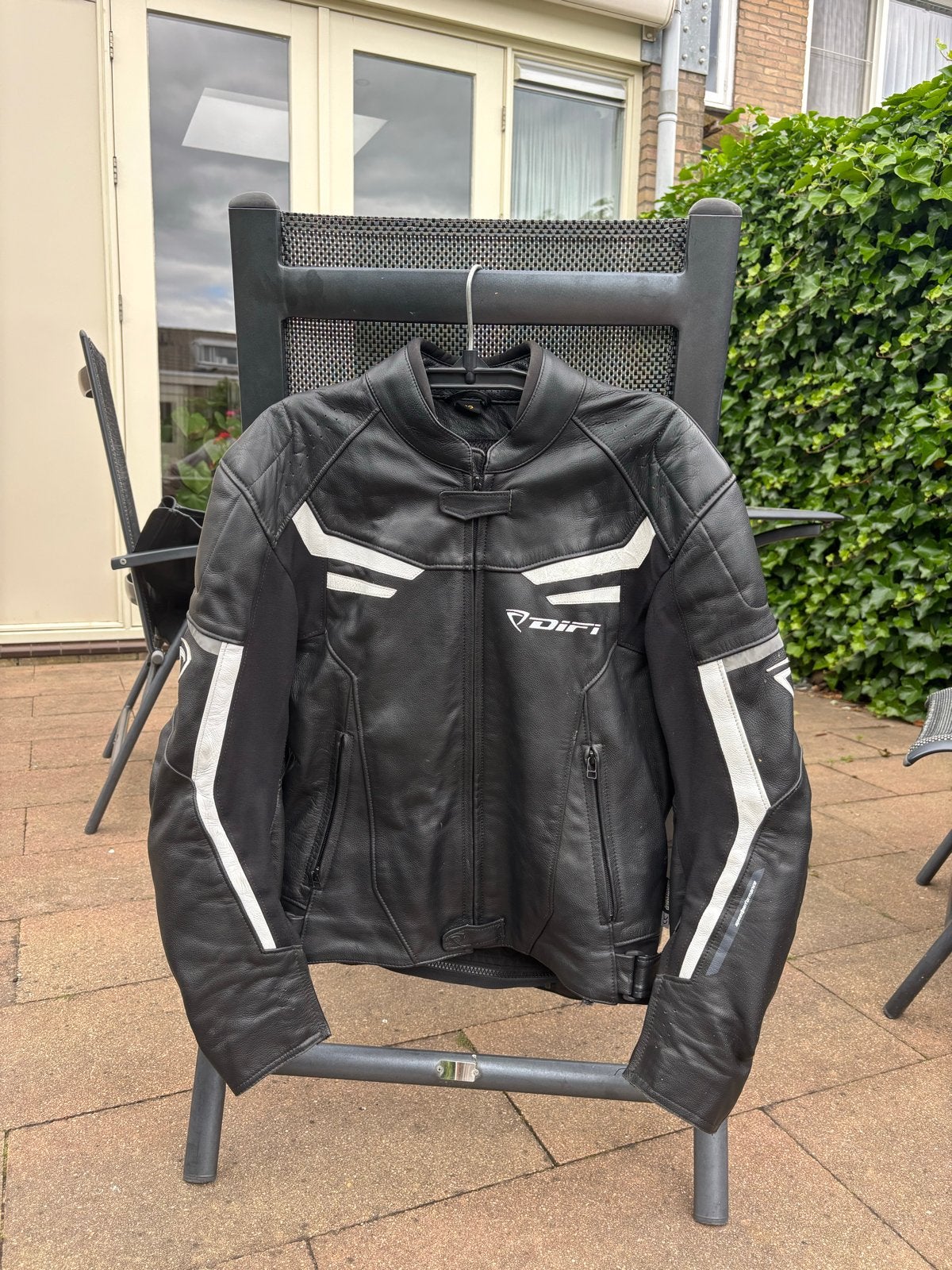 Difi leren motorjas maat 52 met rugbescherming, Motoren, Kleding | Motorkleding, Ophalen, Tweedehands, Heren, Jas | leer