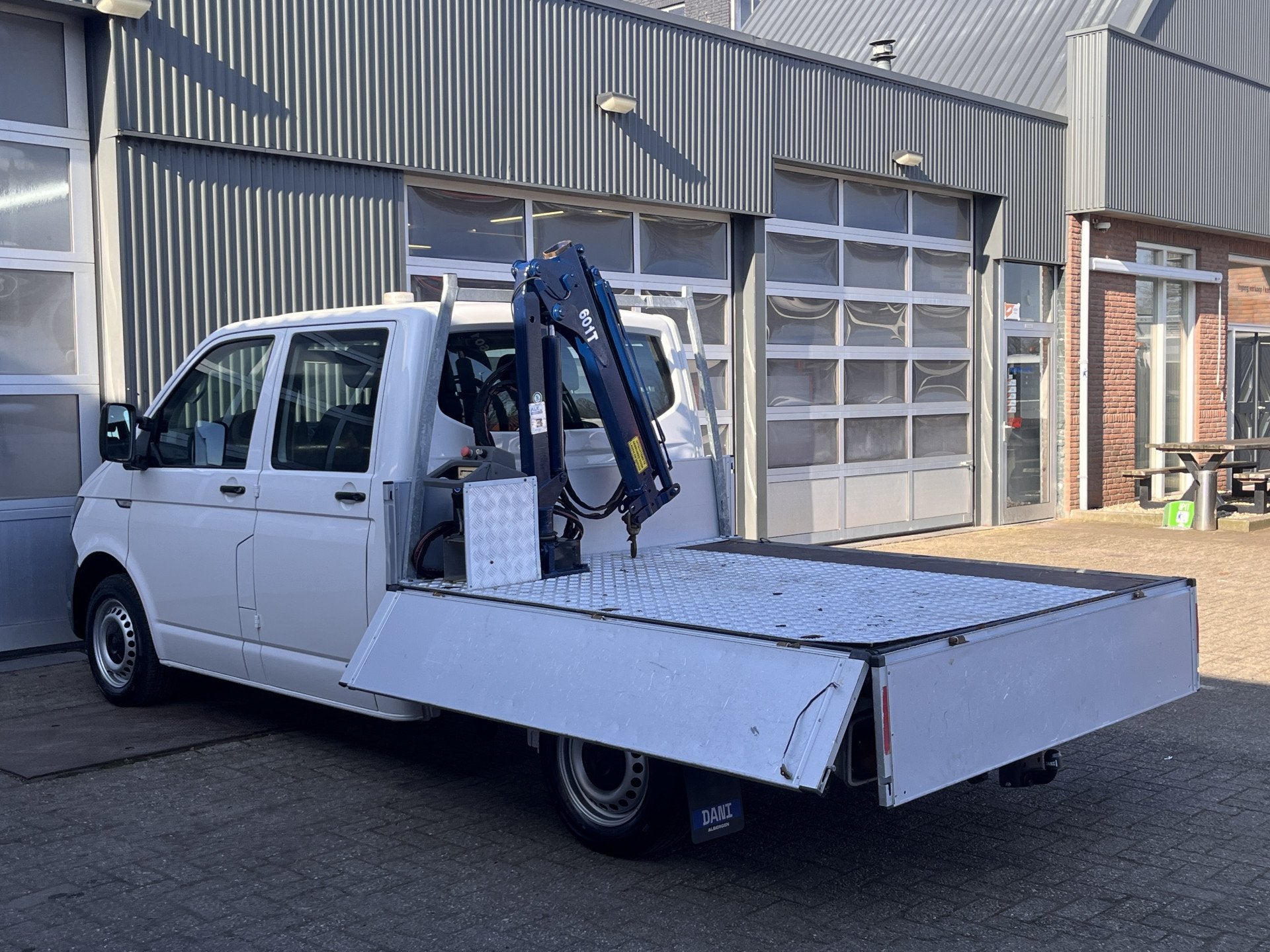 Volkswagen Transporter 2.0 TDI L2H1 DC Laadkraan Airco Trekh, Auto's, Voorwielaandrijving, Gebruikt, 4 cilinders, Volkswagen