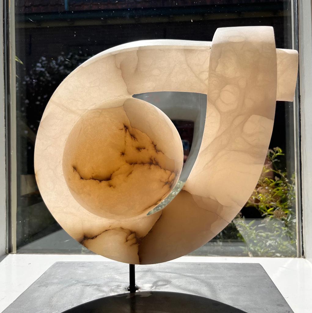 Beeld Bescherming | witte Albast | handgemaakt, Ophalen, 20 - 50 cm, Steen of Keramiek, Beeld