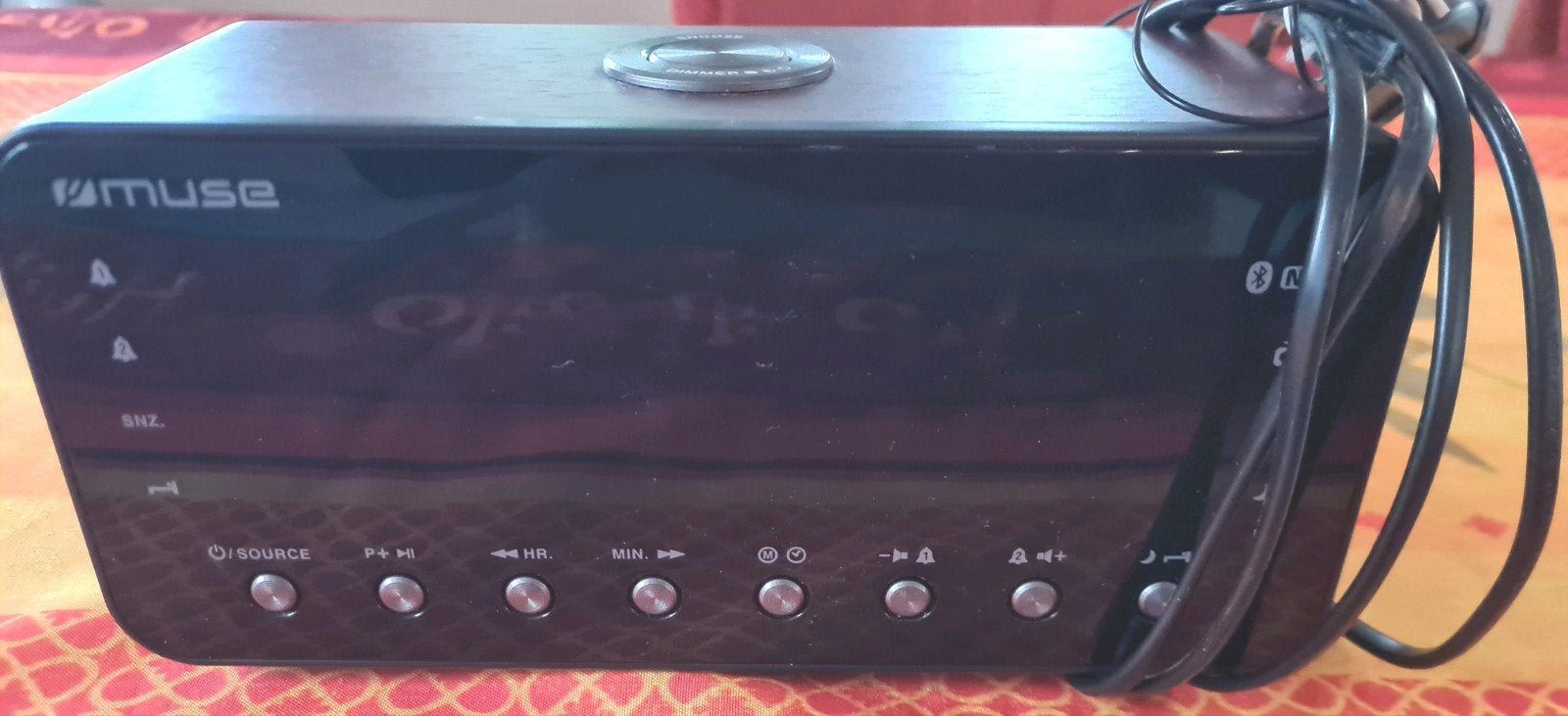 Wekker radio, retro model, 22x5 cm.  Muse. Incl. handleiding, Ophalen, Zo goed als nieuw, Overige typen
