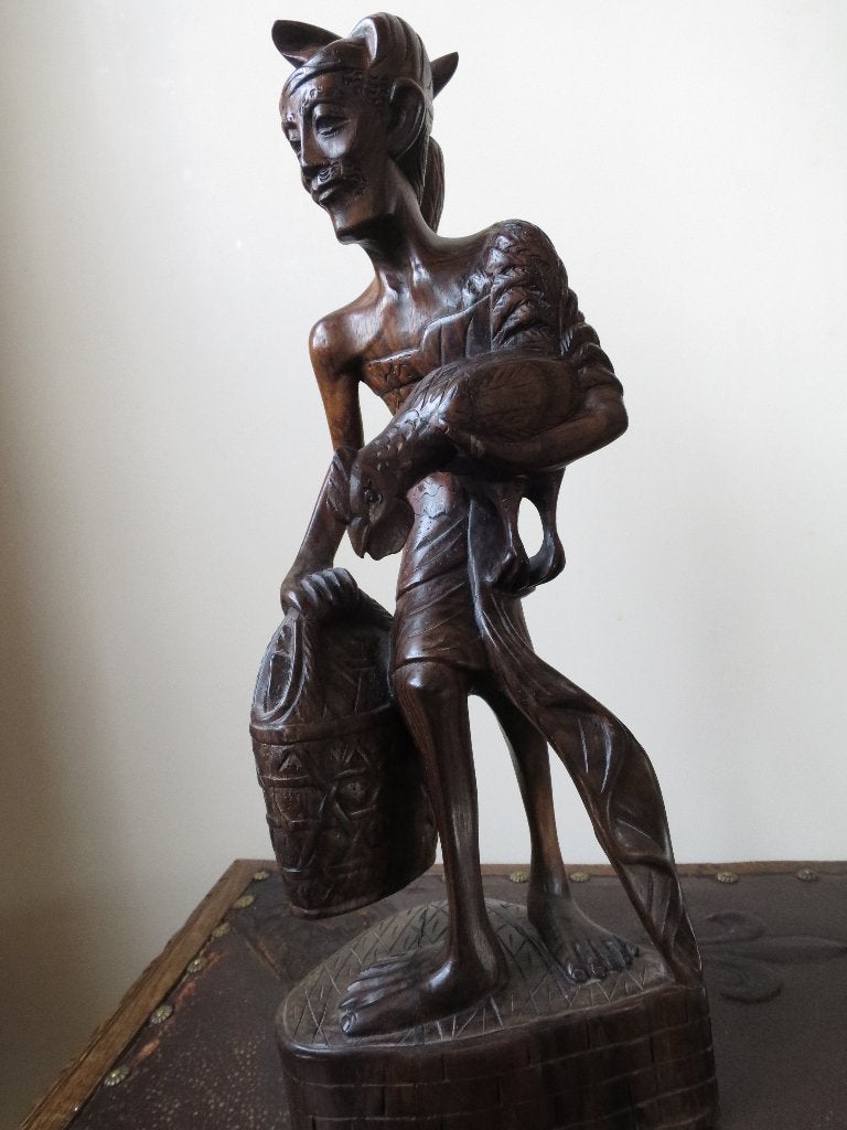 MOOI BEELD MAN MET HAAN UIT COROMANDEL HOUT GESNEDEN 36 CM, Antiek en Kunst, Kunst | Beelden en Houtsnijwerken, Ophalen of Verzenden