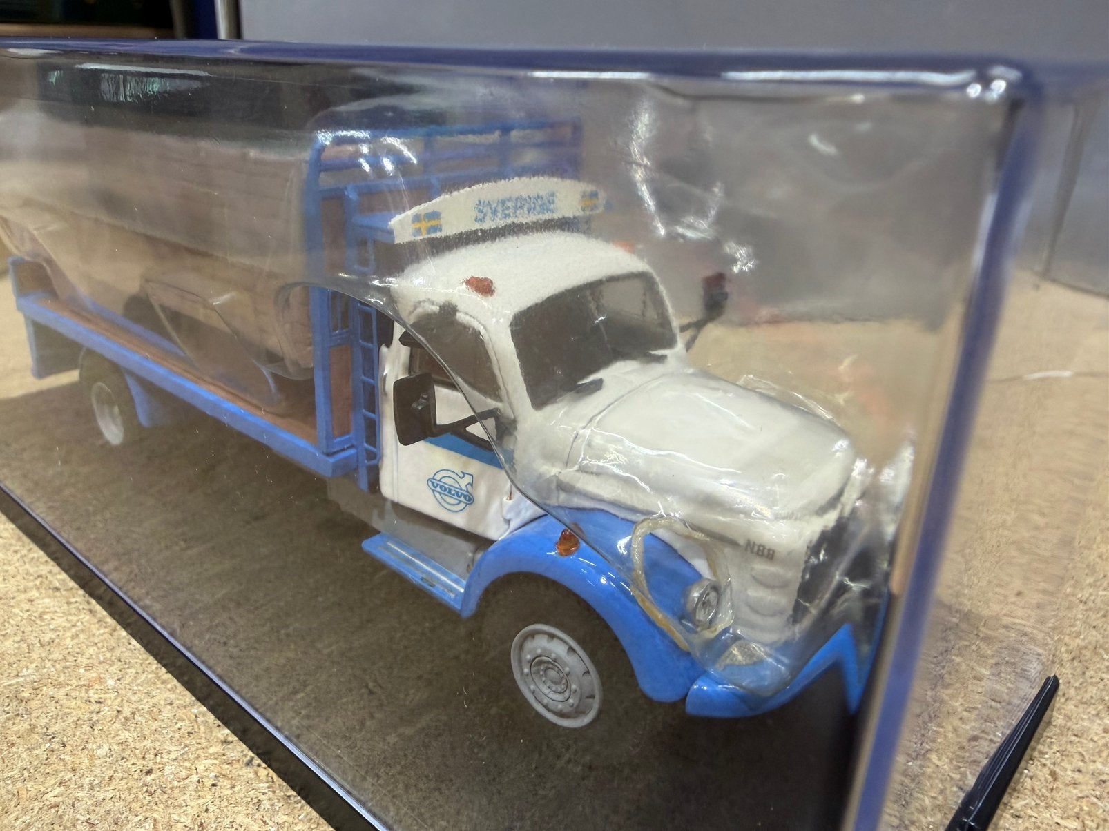 WSI VOLVO N88TORPEDO LADING GROETE KISTEN, Hobby en Vrije tijd, Ophalen of Verzenden, Nieuw, Bus of Vrachtwagen, Wsi