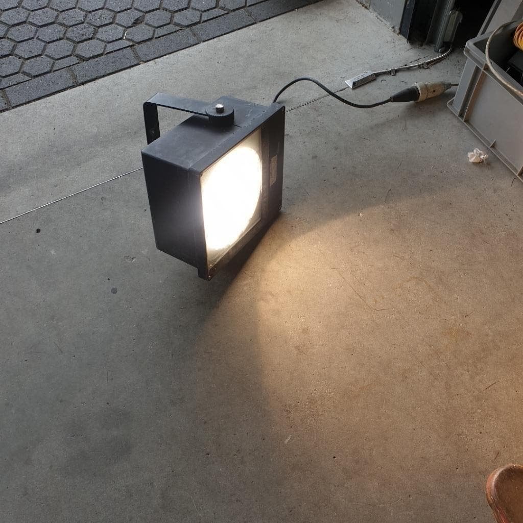 ouderwetse vierkante verlichting spot schijnwerper 150 watt