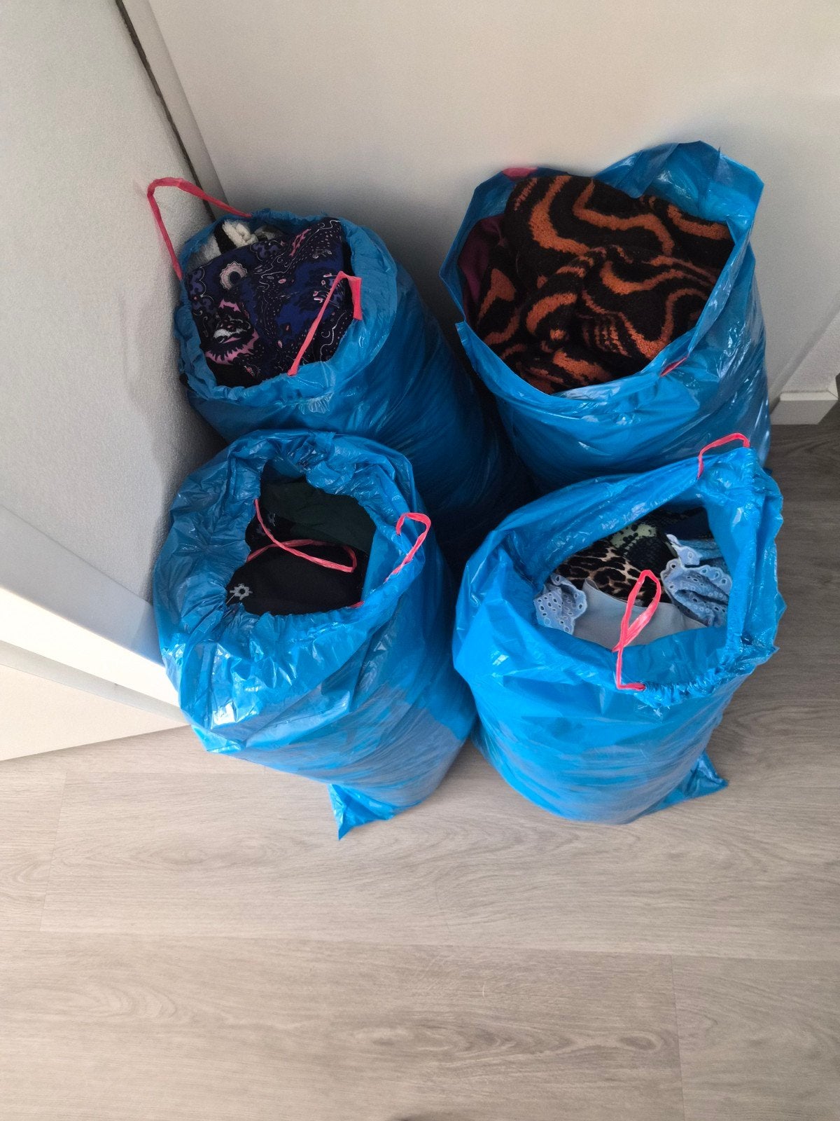 Grote partij kleding in blauwe zakken, Kleding | Dames, Diverse, Ophalen, Gedragen