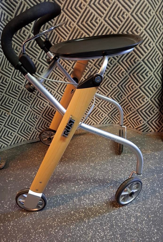Trust rollator voor binnenshuis., Diversen, Rollators, Ophalen of Verzenden, Lichtgewicht, Zo goed als nieuw