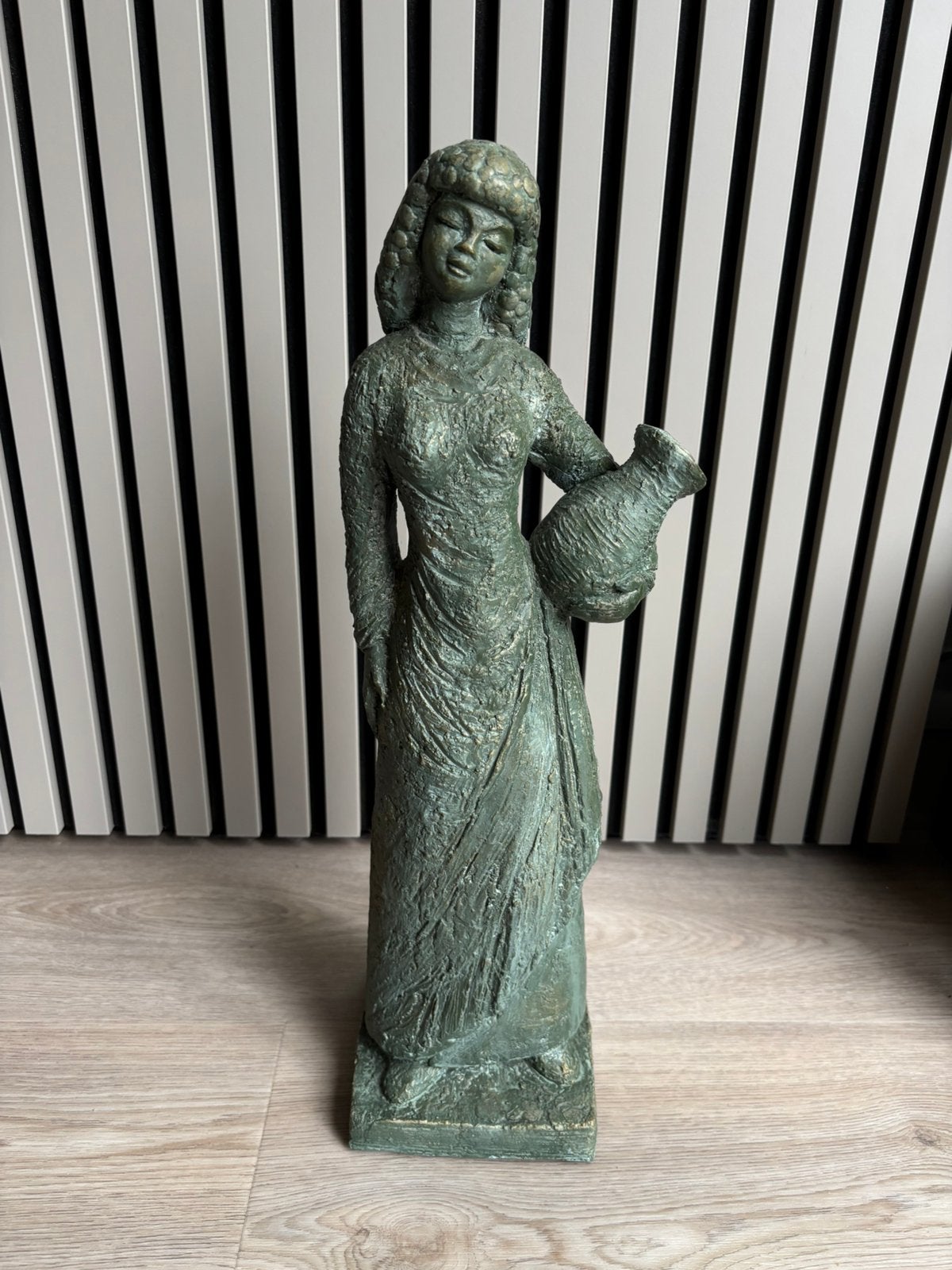 Vrouw met kruik – gesigneerd Mat Wanders (Perkeo), Ophalen of Verzenden