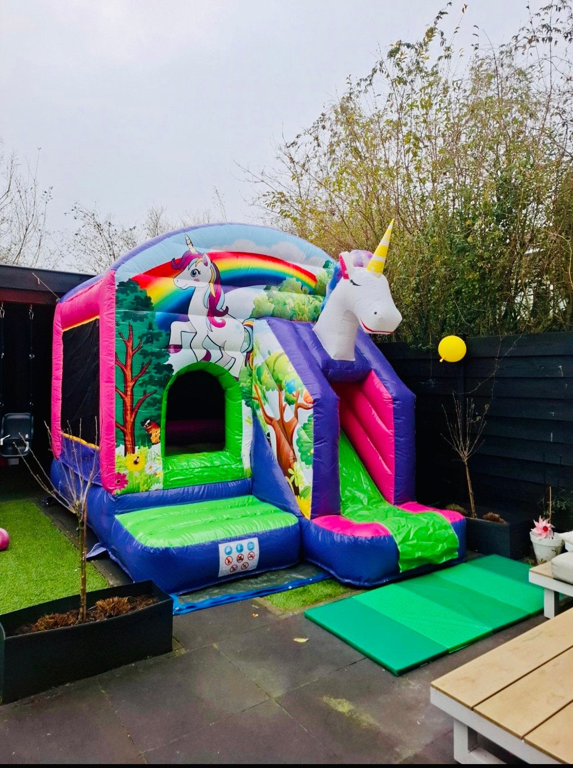 Springkussen Unicorn met glijbaan huren - te huur, Ophalen, Zo goed als nieuw, Overige