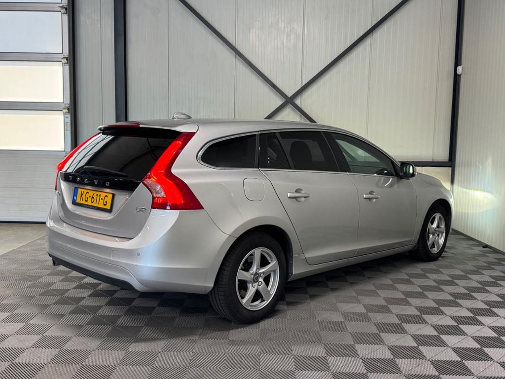 Volvo V60 2.0 D2 | Nordic+ | Airco-Ecc | Cruise | Navi, Voorwielaandrijving, Gebruikt, Euro 6, 4 cilinders